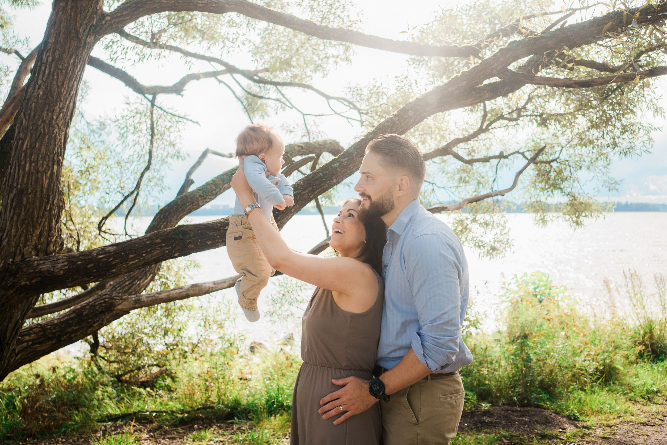 Kesäinen vauva- ja perhekuvaus Munkkiniemessä