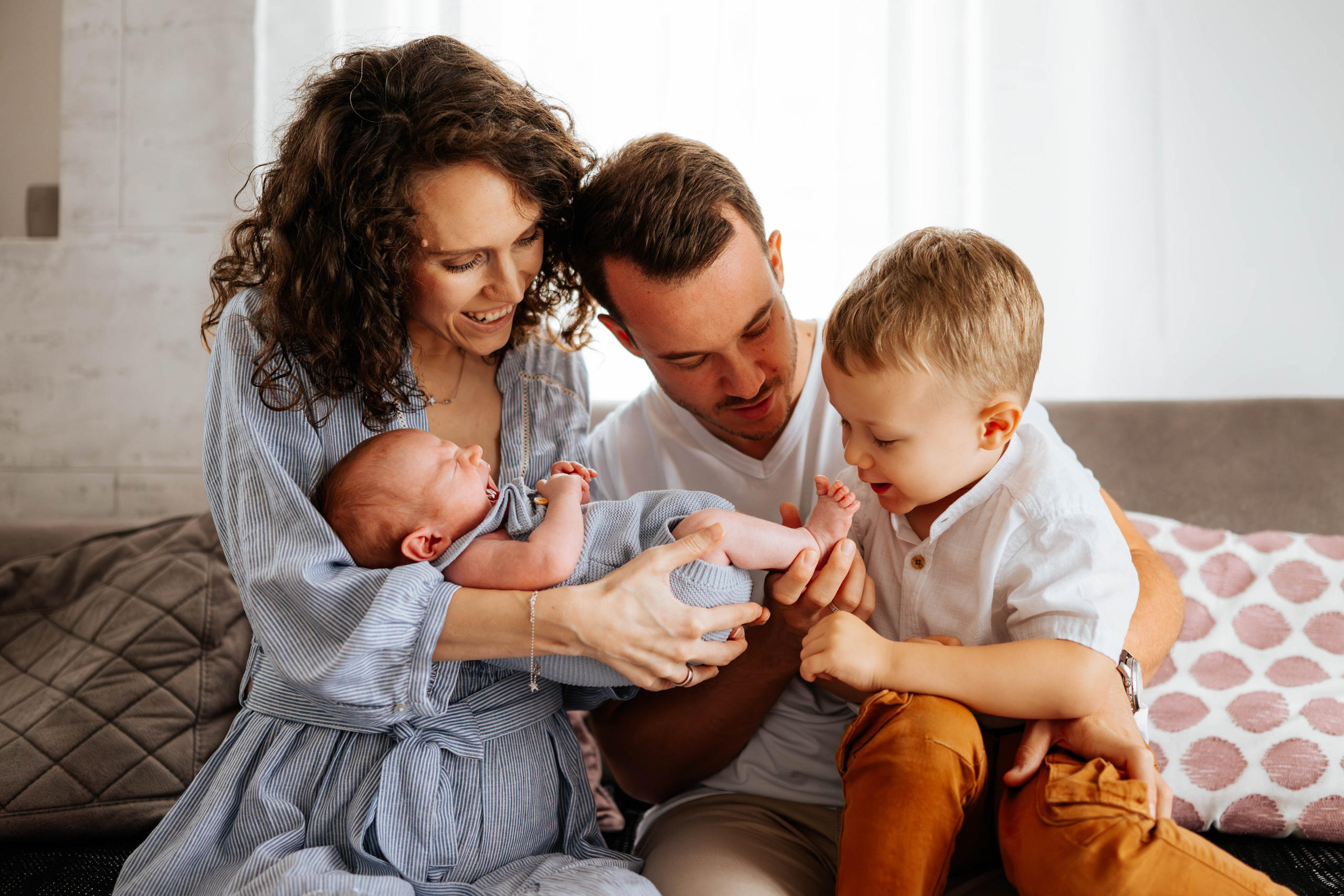FOTOGRAFISANJE BEBA KOD KUĆE. Dečiji i porodični fotograf