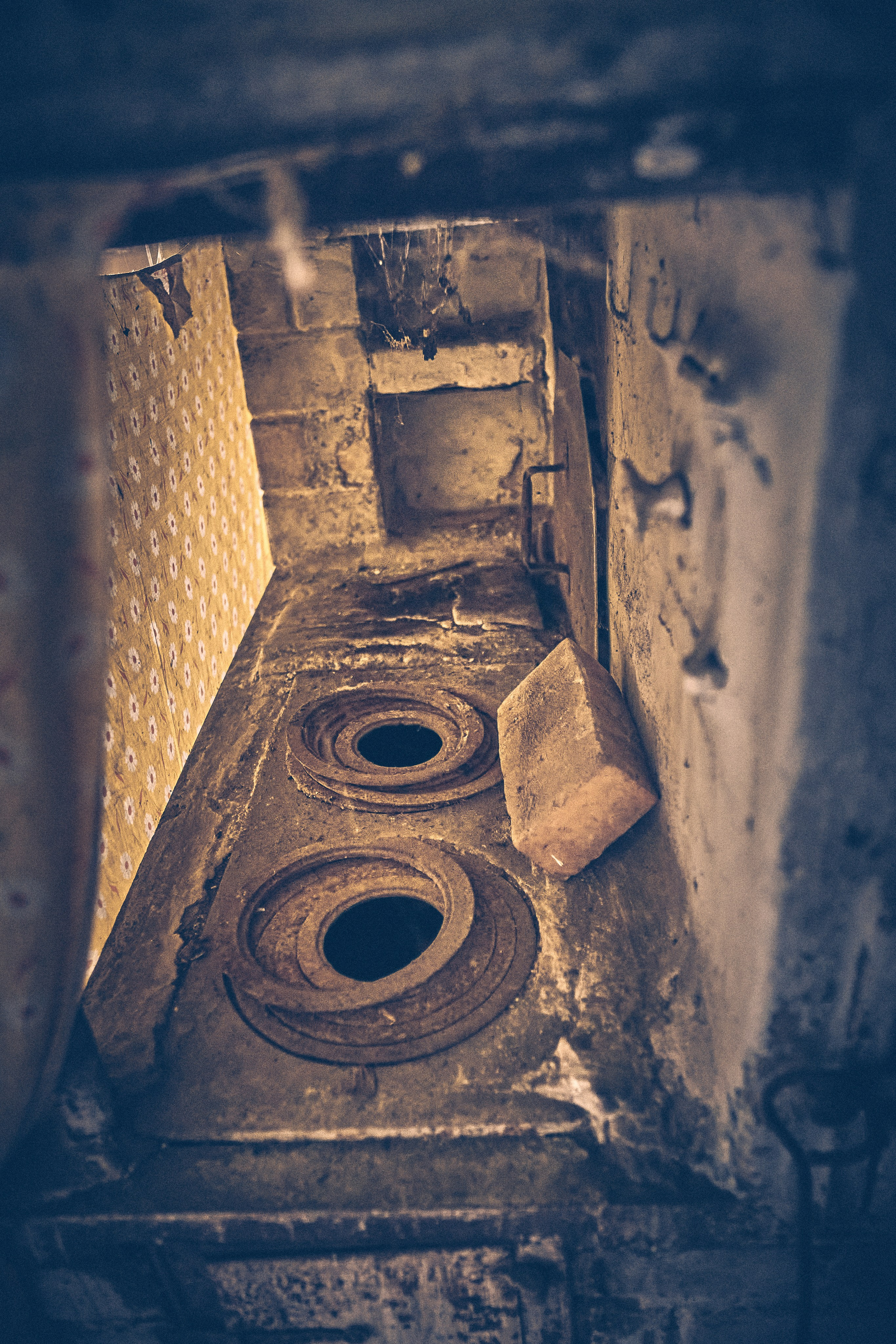 Andriej Szypiłow - Fotograf i Wideograf - Reportaż artystyczny - wizyta rodzinna in the middle of nowhere. Zabita dechami wieś na granicy Białorusi i Polski.