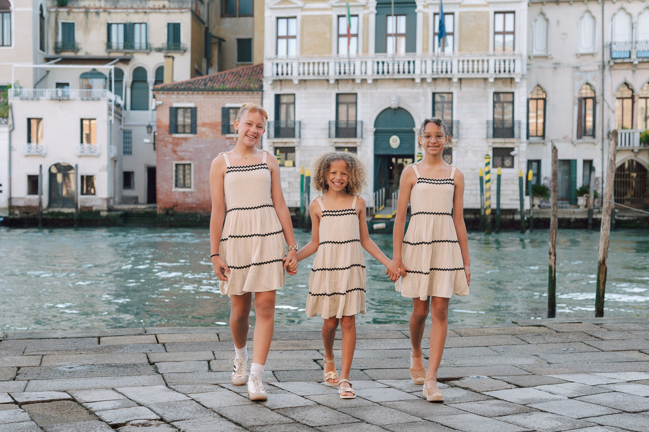Eliza, Elena, Elliana, Teresa and Brad. Photographer in Venice Anna Terzi