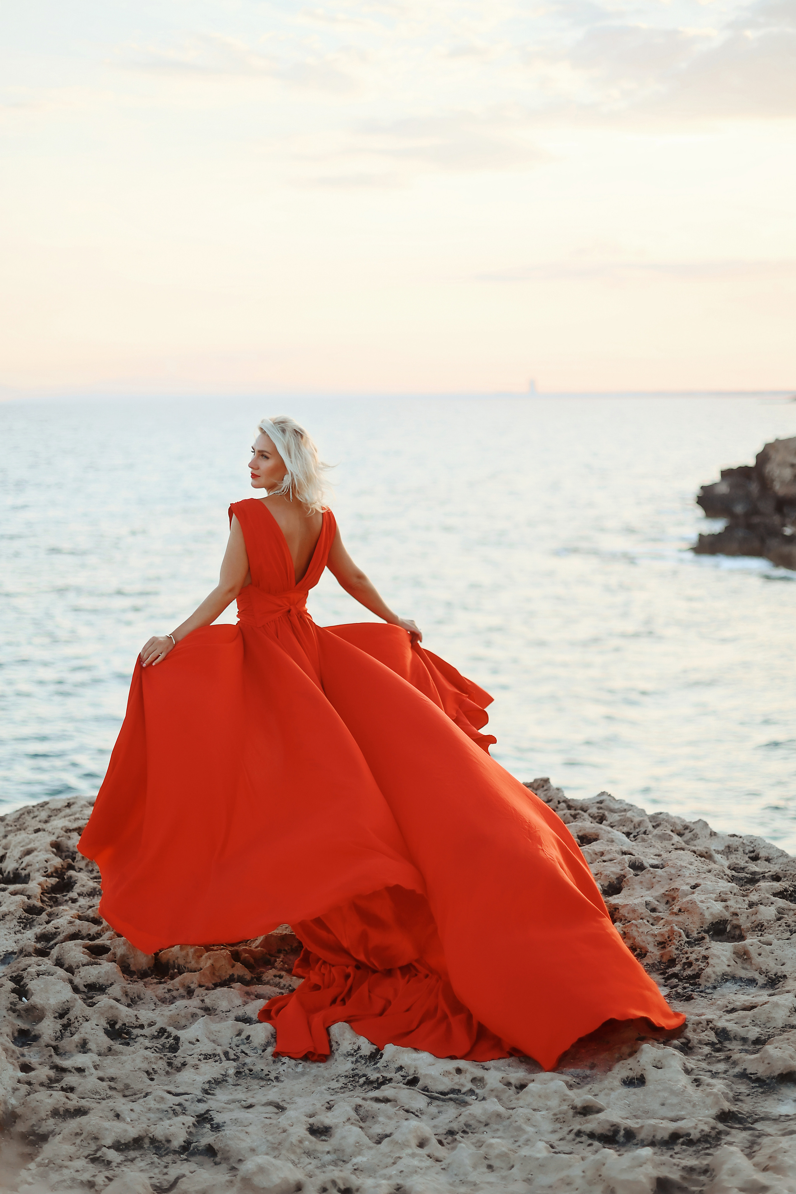 Индивидуальная фотосессия в летящем платье, Айя-Напа. Июнь, 2022. Kipriotka. Ваш фотограф на Кипре (Айя-Напа, Протарас)