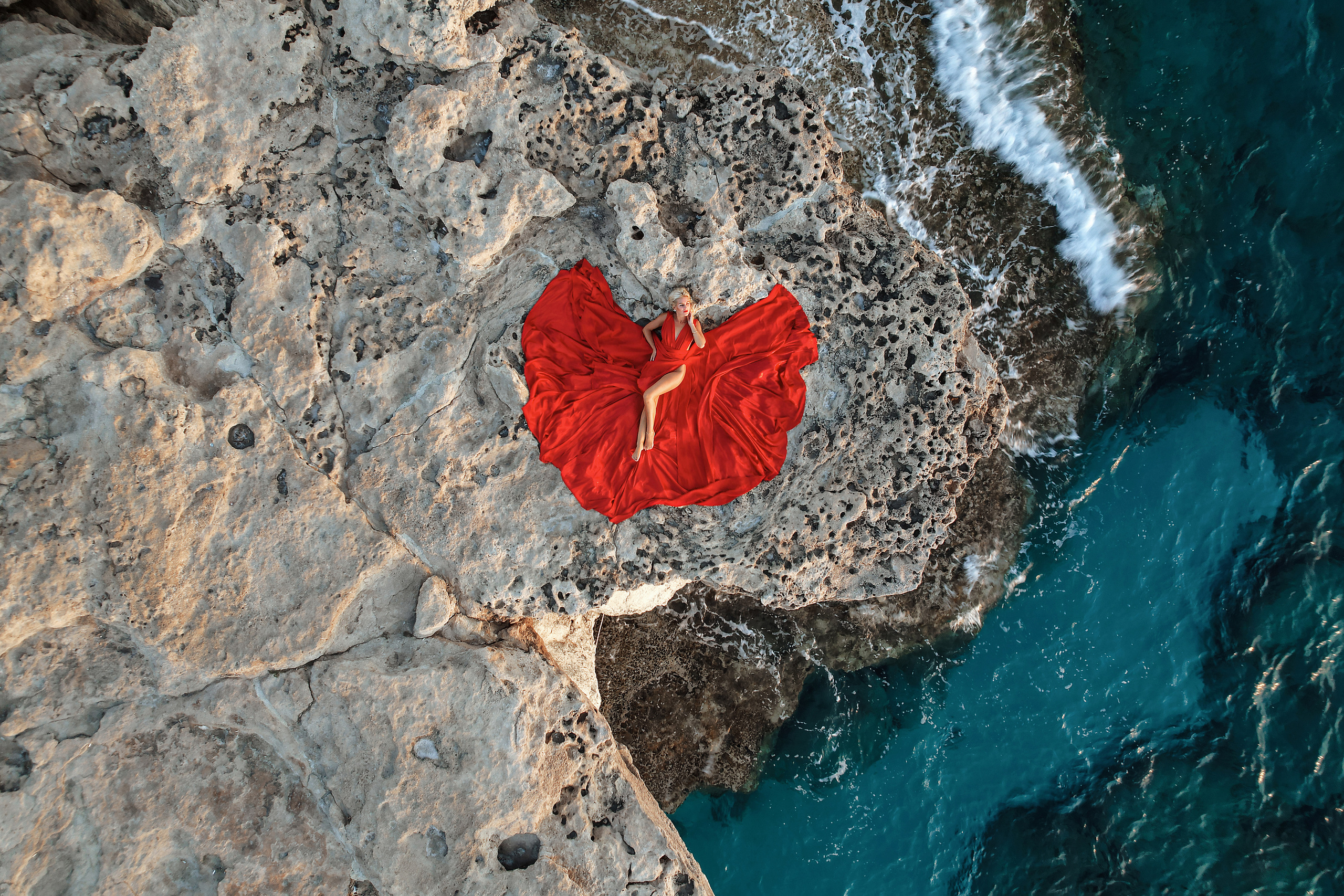 Индивидуальная фотосессия в летящем платье, Айя-Напа. Июнь, 2022. Kipriotka. Ваш фотограф на Кипре (Айя-Напа, Протарас)