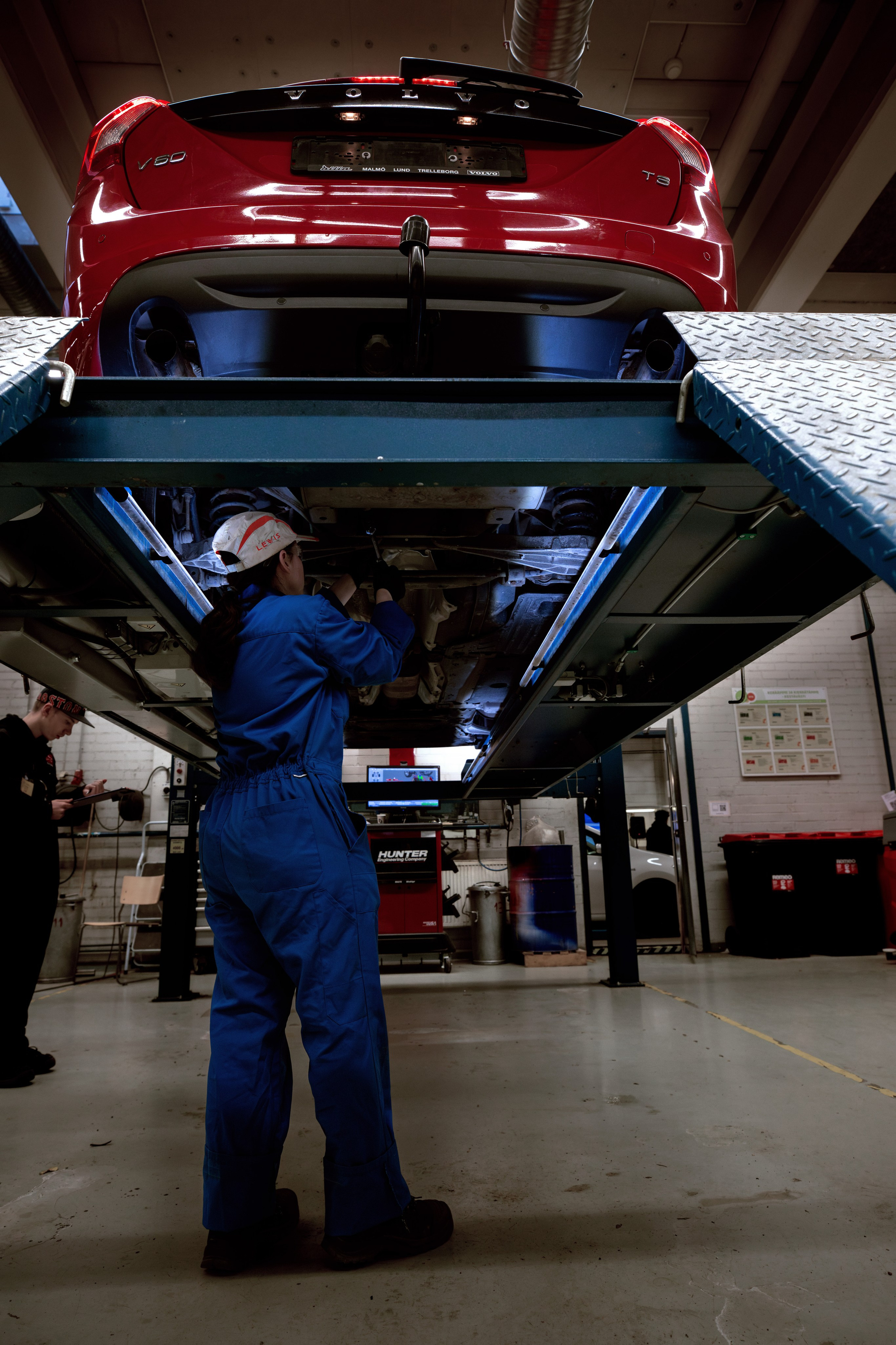 Autokorjaamo. Ekaterina Mansur, muotokuvafotografi Suomessa (Helsingissä ja Uudellam