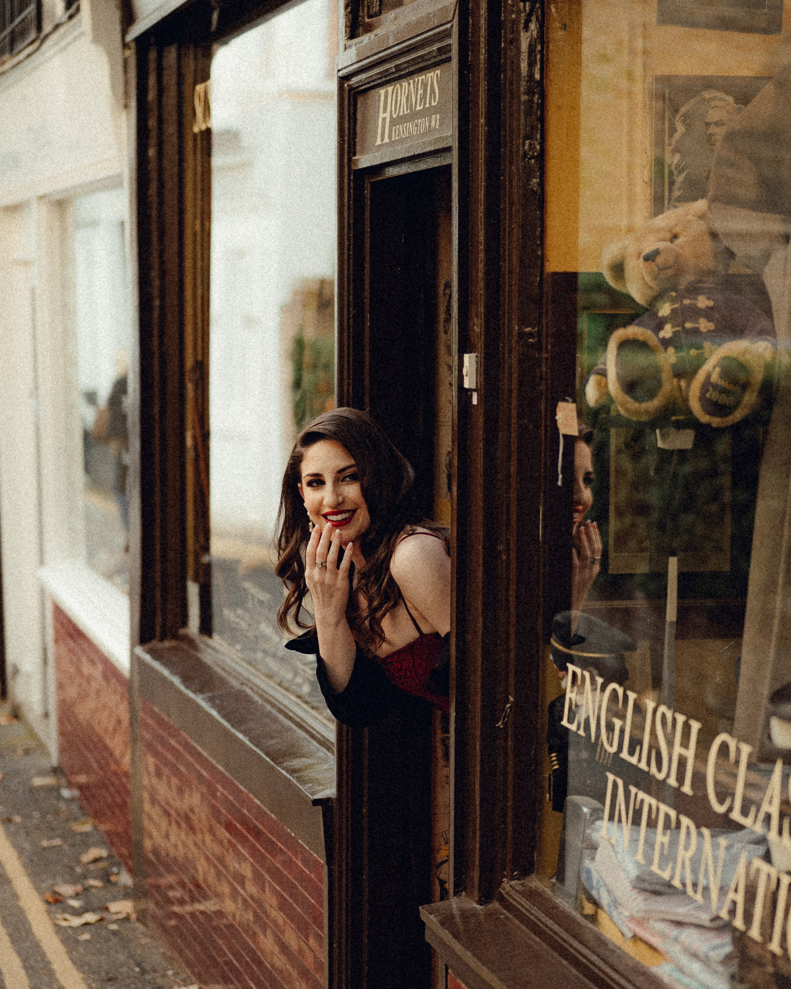 Autumn Vintage Photoshoot in London Kensington. Moth & Moss Photography