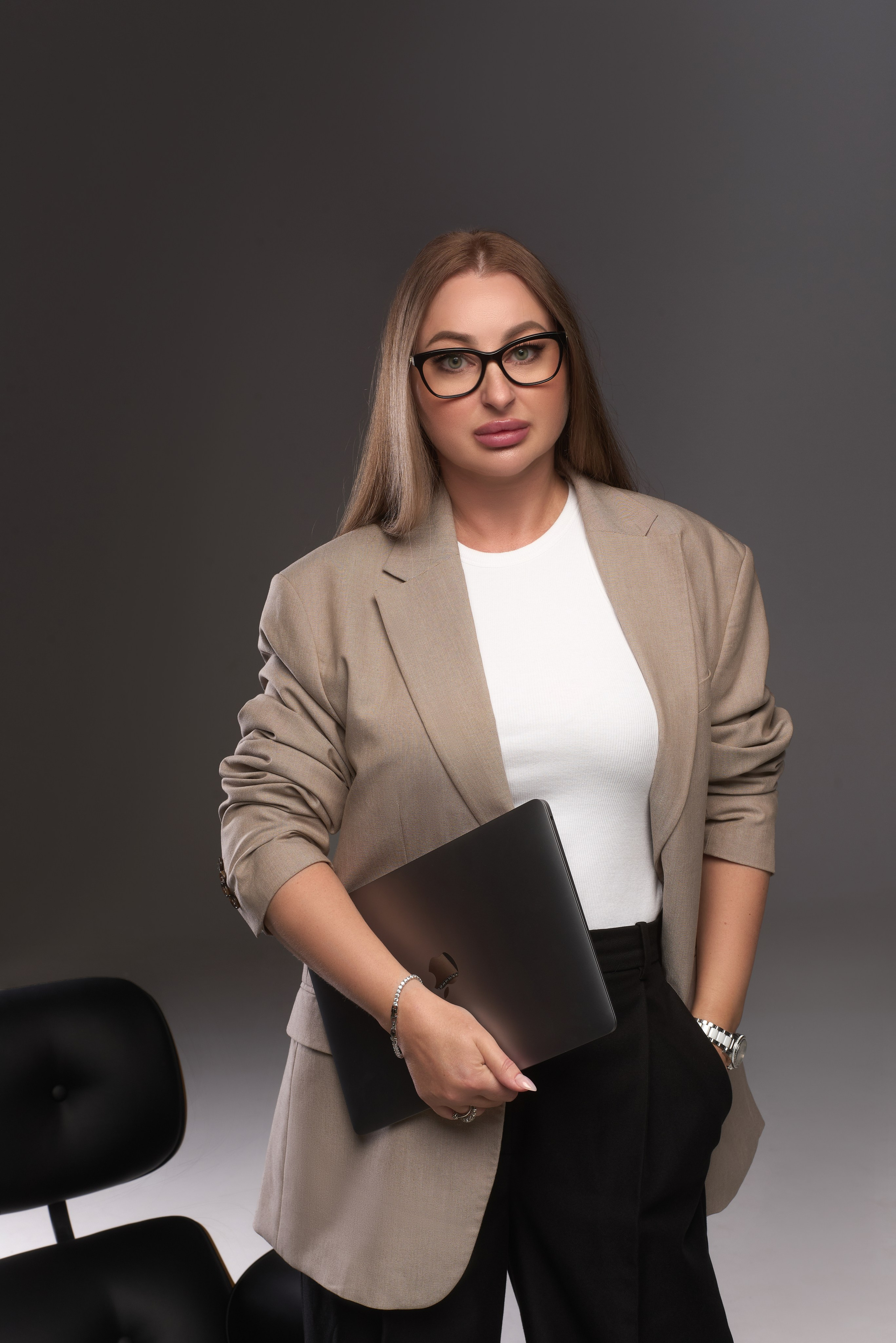 Profesjonalna Sesja Biznesowa i Wizerunkowa – Zdjęcia, które Podkreślą Twój Sukces. Portrait & Fashion Photographer | Сannes, Paris, Monaco, Dubai, Kyiv — - Alisa Postnykova