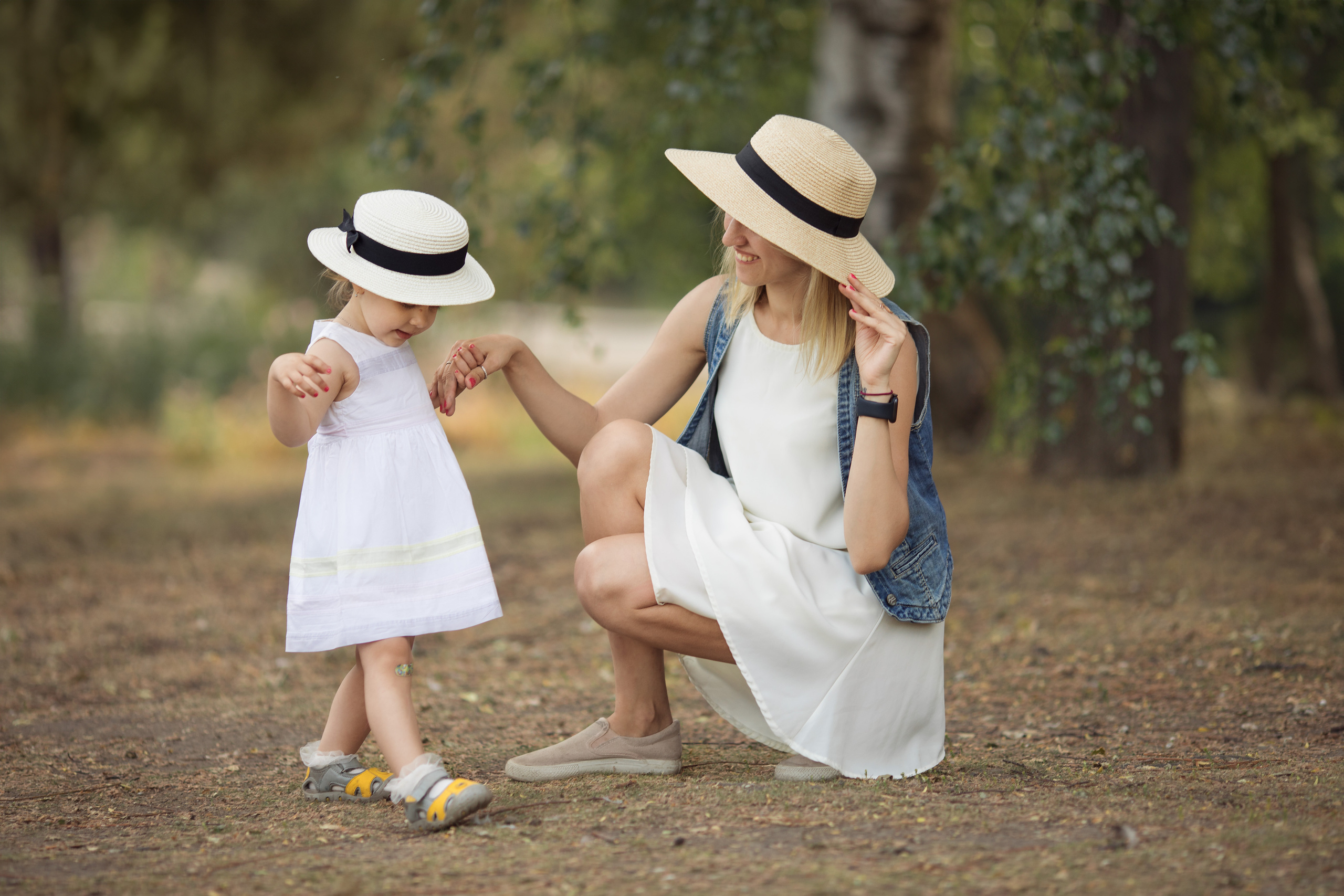 Äidin kanssa puistossa. Ekaterina Mansur, muotokuvafotografi Suomessa (Helsingissä ja Uudellam