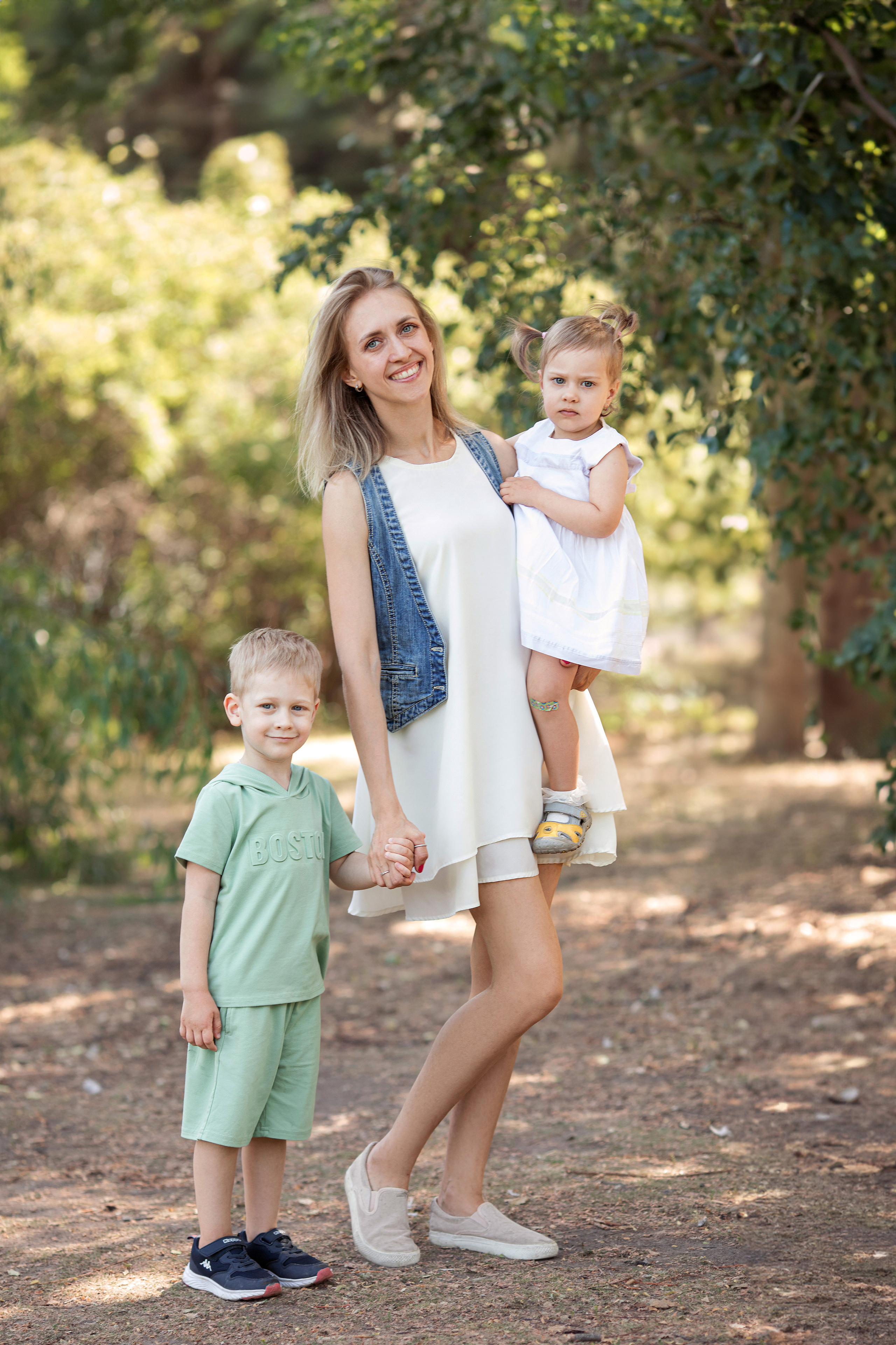 Äidin kanssa puistossa. Ekaterina Mansur, muotokuvafotografi Suomessa (Helsingissä ja Uudellam