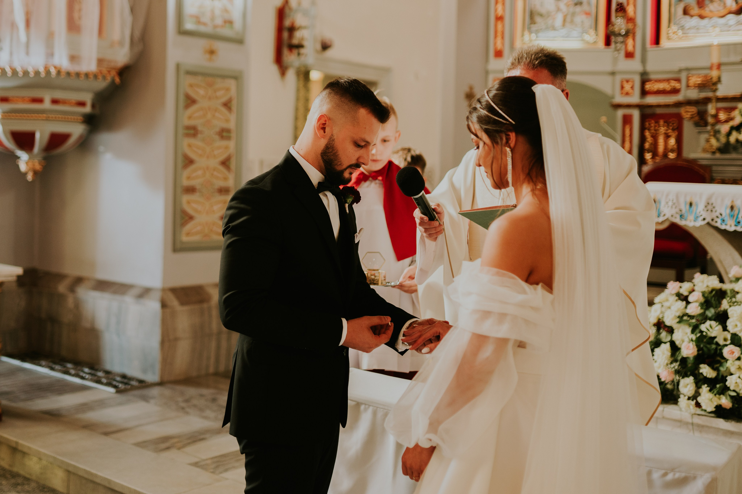 Sala Koralowa w Jaworzu: Opowieść o ślubie Nikoli i Kacpra. Karkowskafoto - fotografia miłości