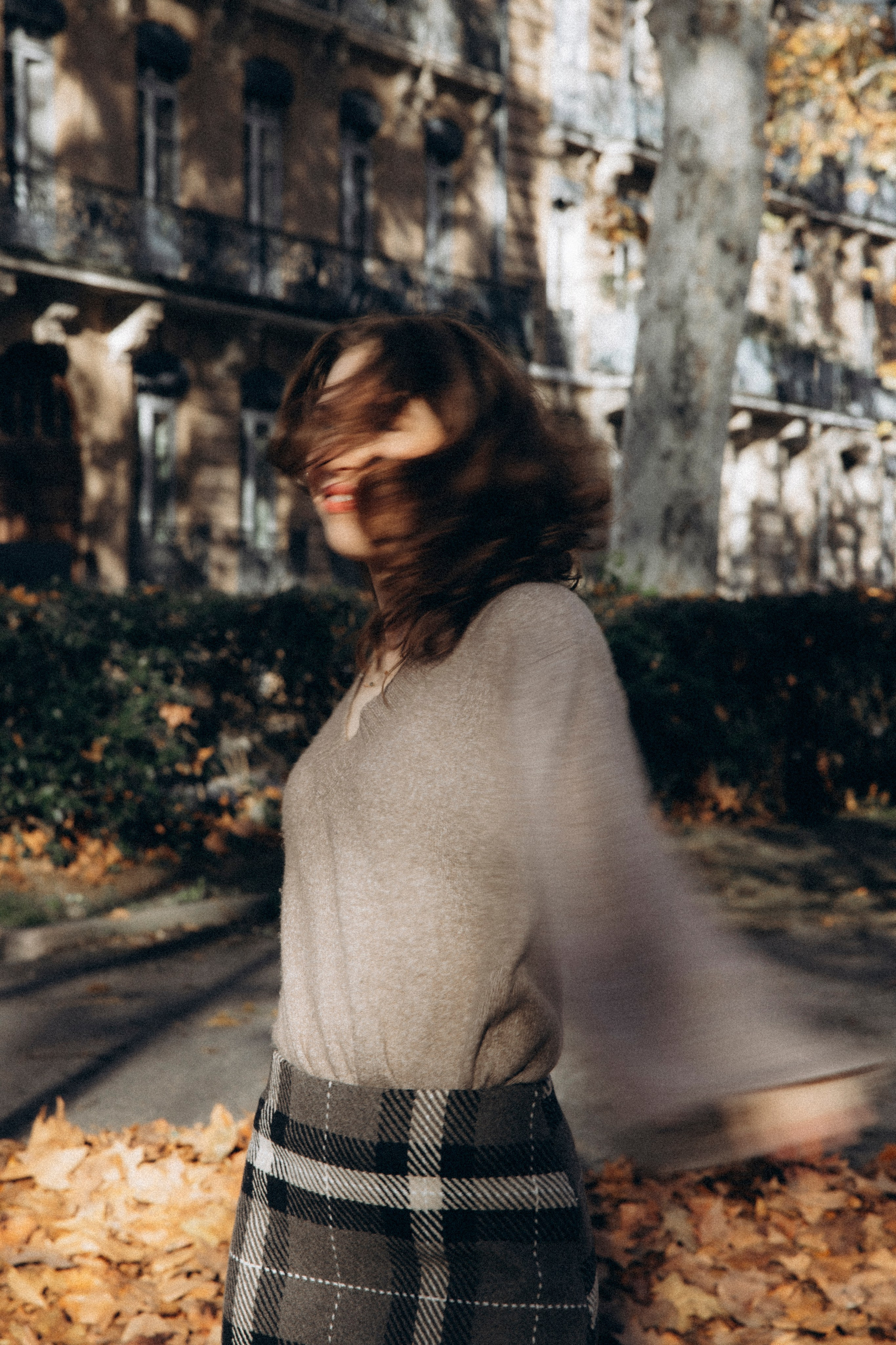 Autumn photoshoot for Elizaveta in Toulouse. Eugenie Smirnova — wedding, corporate and lifestyle photographer in Toulouse and Southwest France