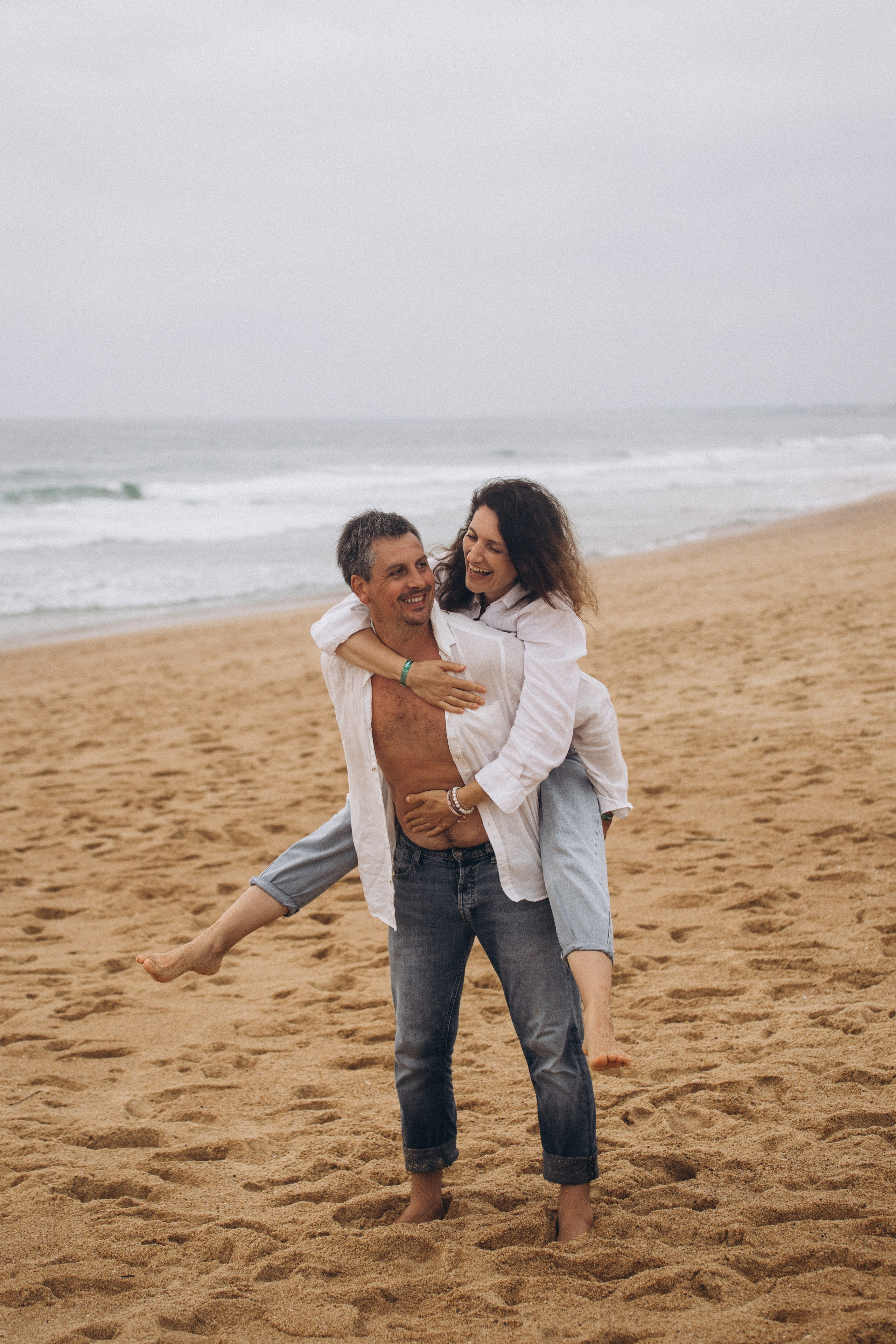 Ocean love story. La Grande Plage de Biarritz/EN. Eugenie Smirnova — wedding, corporate and lifestyle photographer in Toulouse and Southwest France