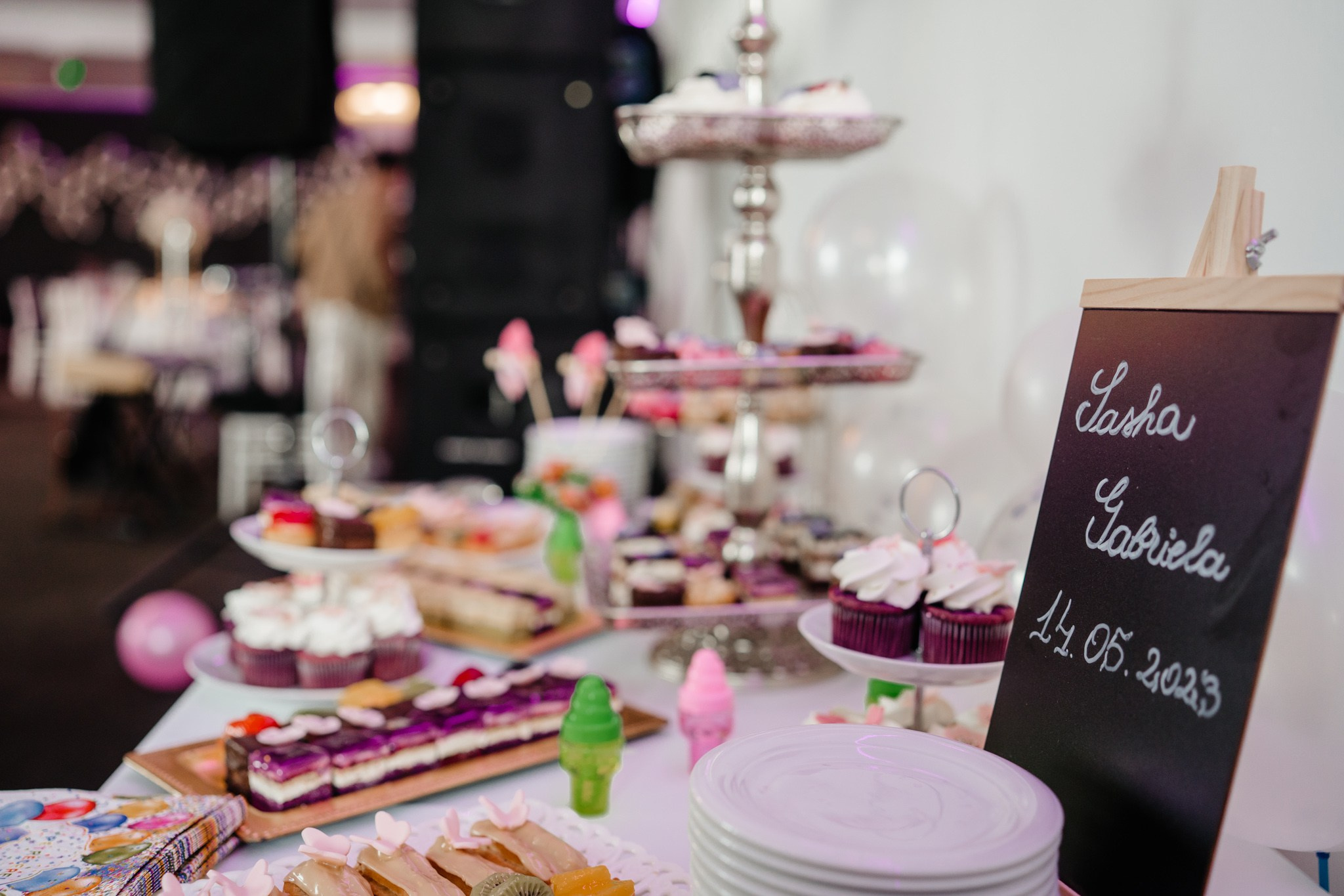 Fotografii de Botez Pline de Emoție pentru Sasha și Familie