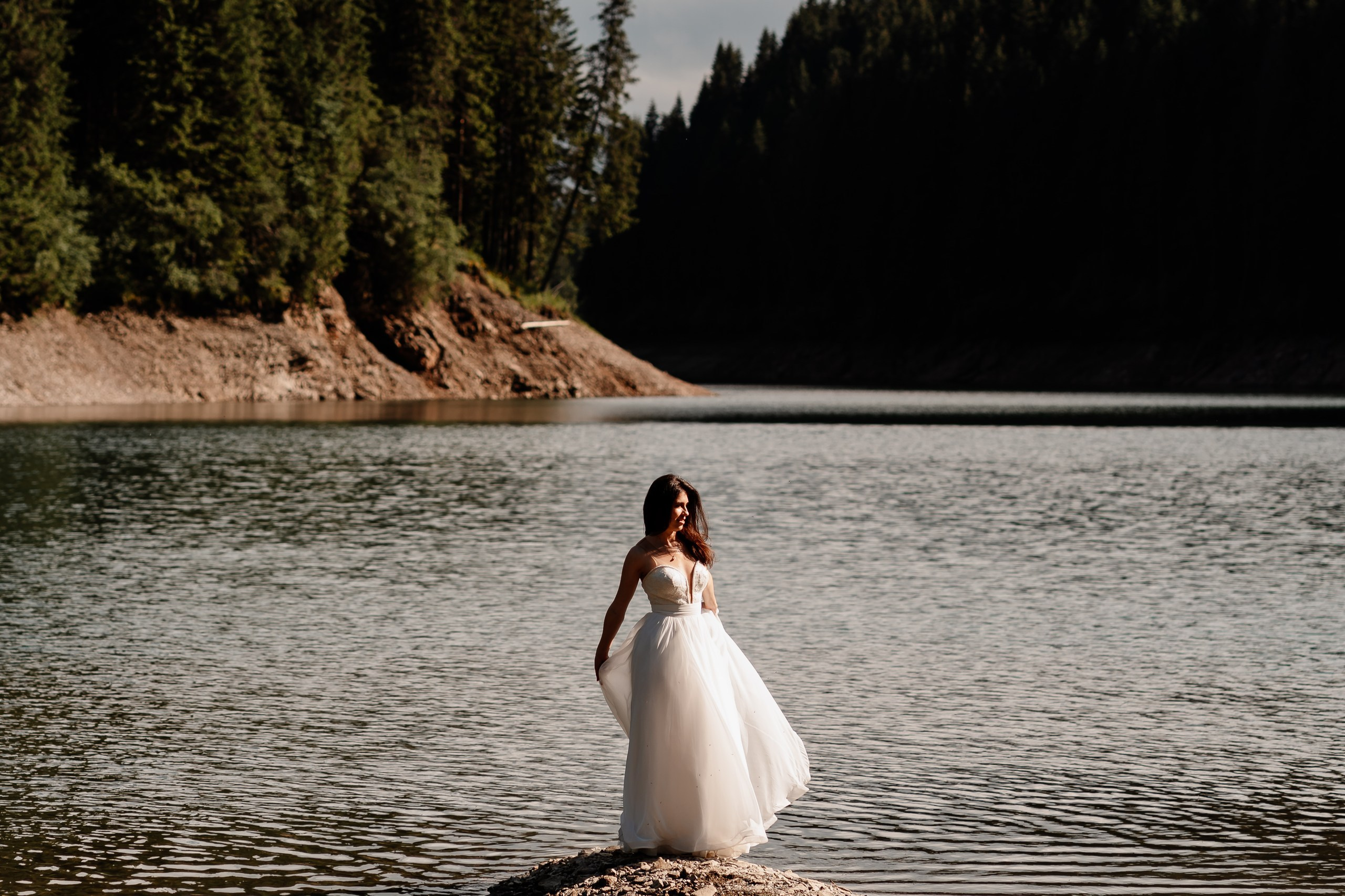 Trash the Dress la Lacul Bolboci  | Mihai Popa Fotograf. Fotograf Nuntă & Botez București - Mihai Popa | Dincolo de oameni, imortalizez emoții!