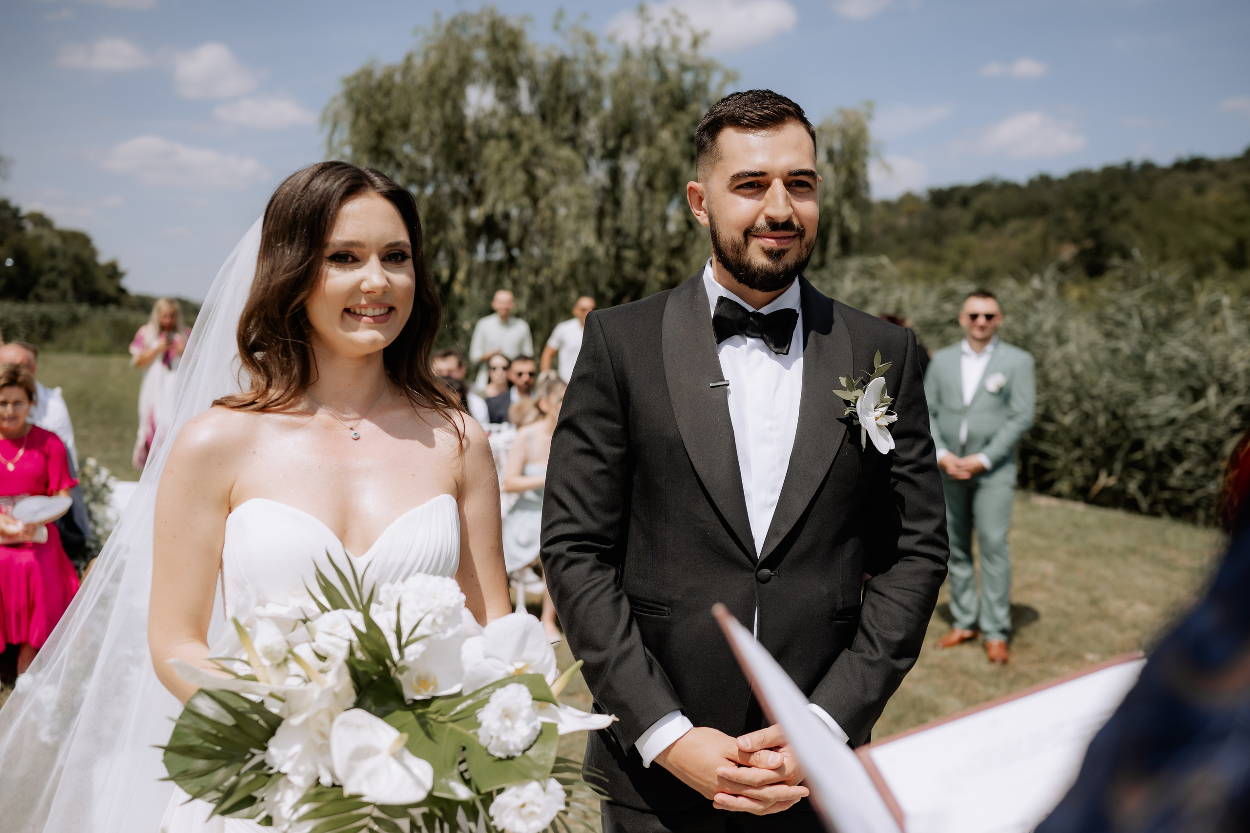 Cununie civila in aer liber , artificii de zi colorate , decor nunta , nunta la Hotel Traian. Proud Vision Weddings | Wedding Photography & Film — Servicii profesionale Foto Video Nunta Iasi