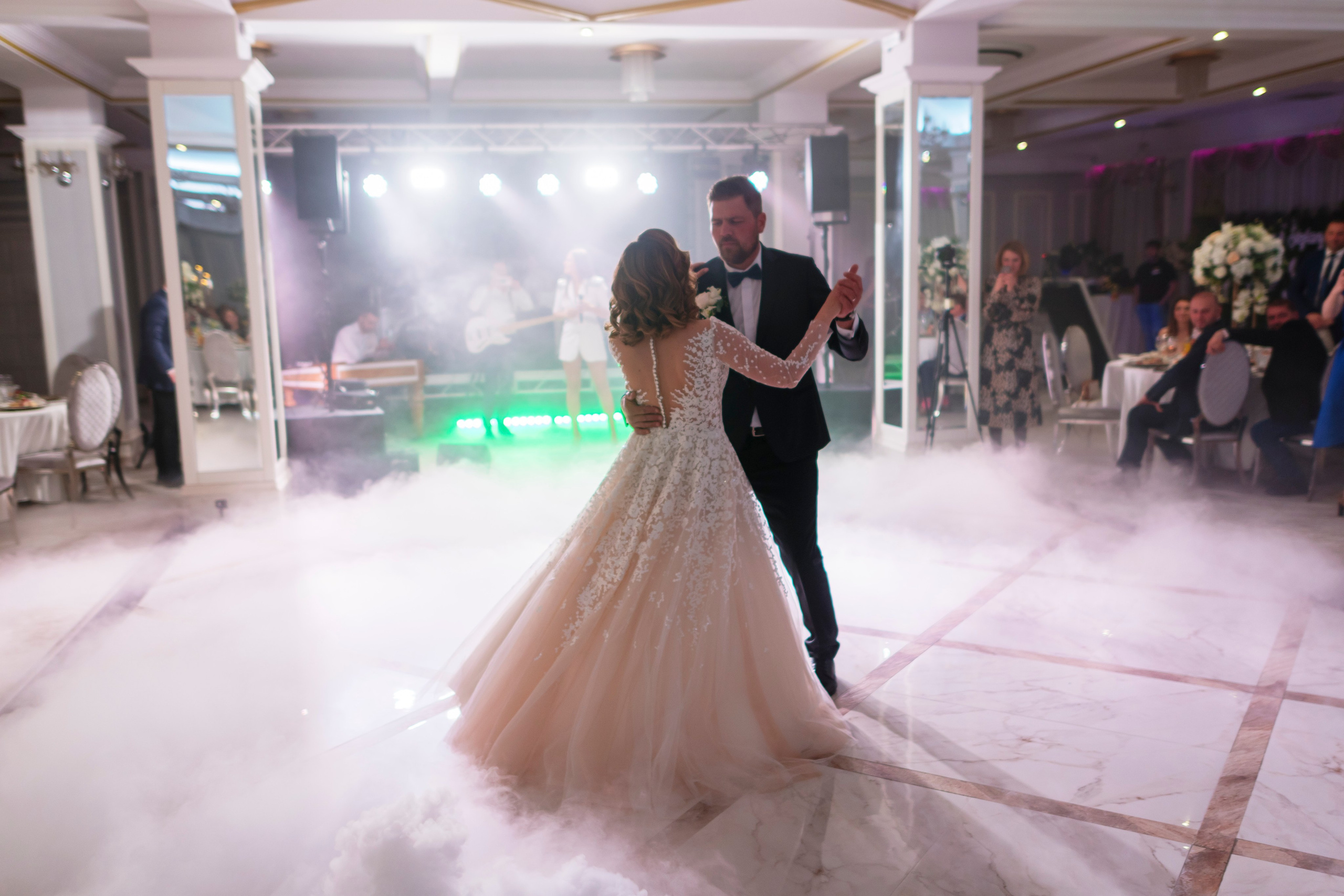 Fotografii de nunta Onesti. MDimaFotoStudio. Fotograf de nuntă, evenimente private și de familie