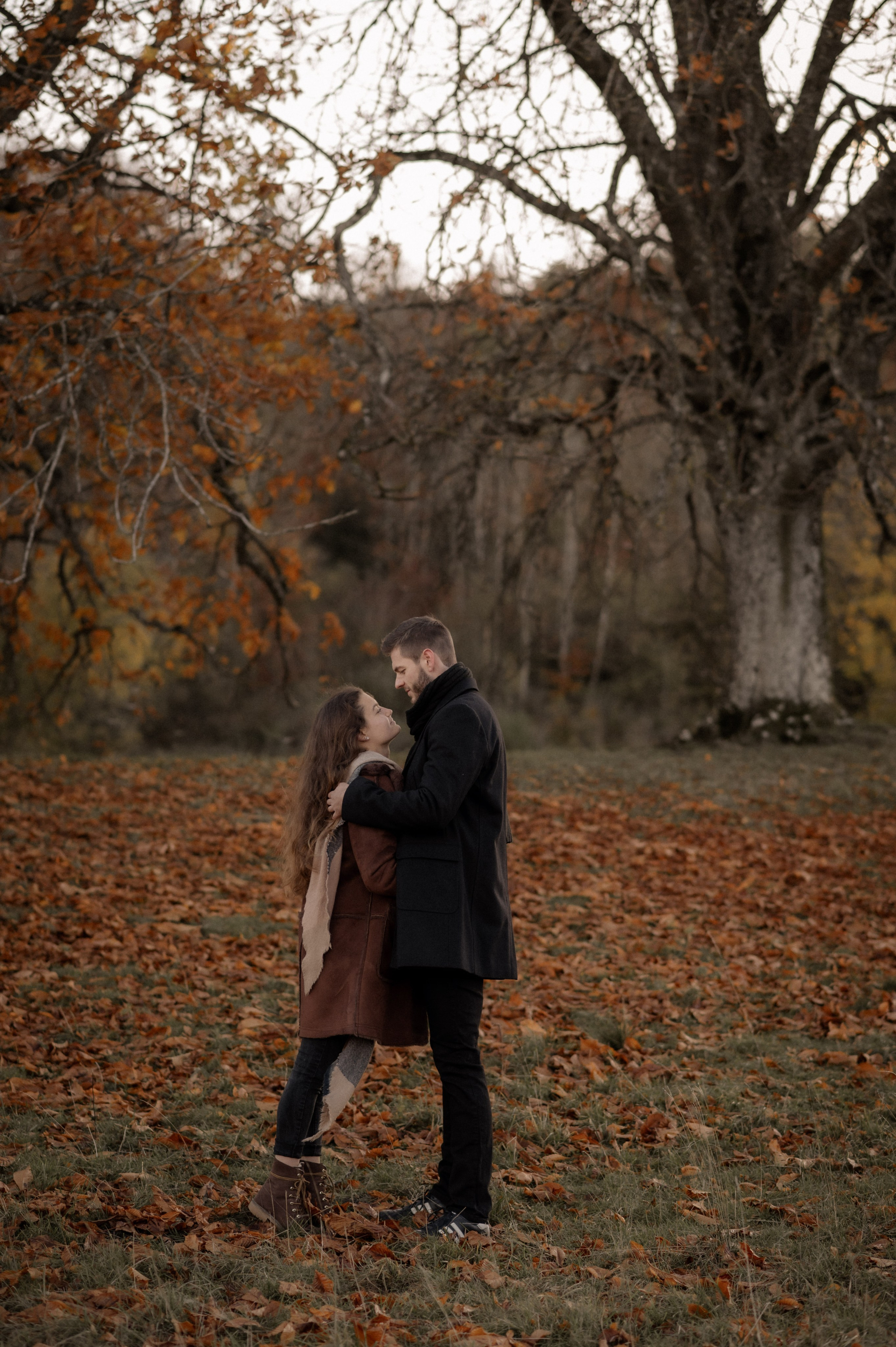 Wenn der Wind flüstert | Paarshooting am Gelben Berg. Фотограф в Нюрнберге Ирина Менерт из Ансбаха