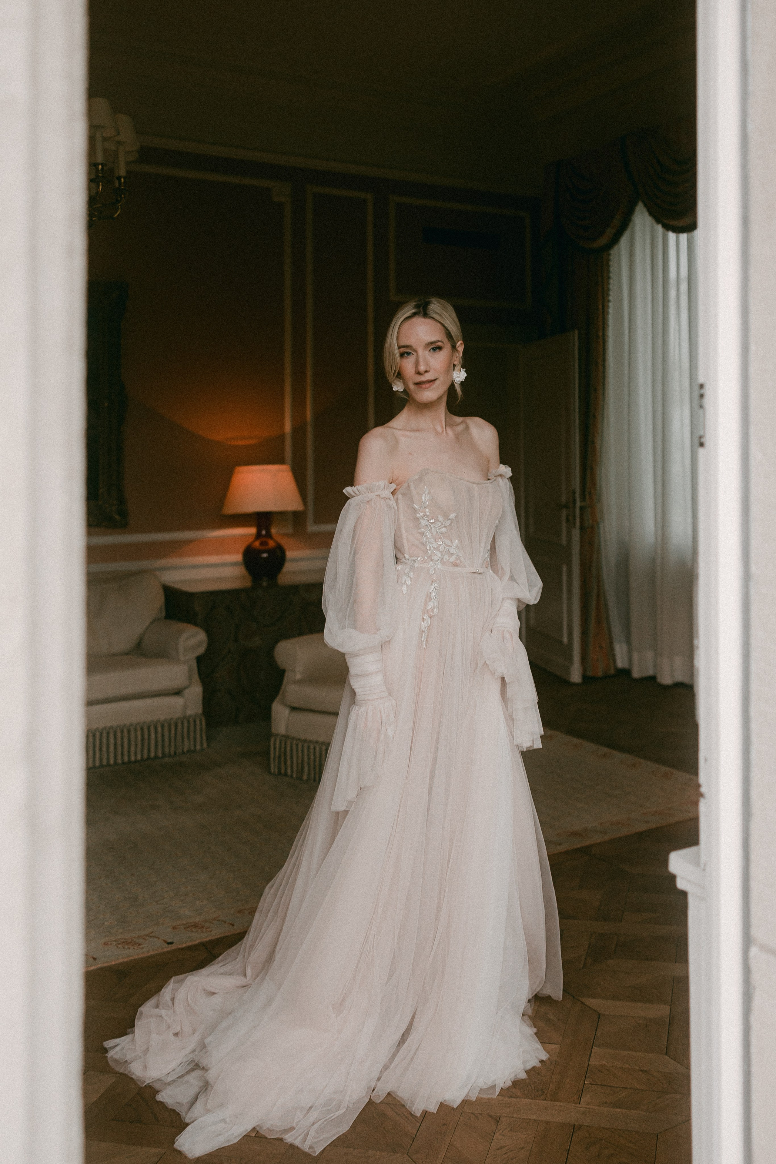 Sarah/ getting ready. Wedding and Family Photographer Switzerland and Italy. Valeria Diaz