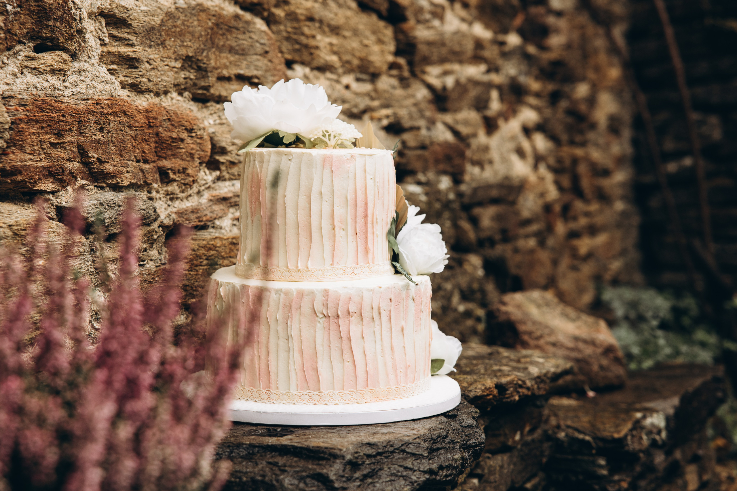 Chloé & Tom. Eugenie Smirnova — wedding, corporate and lifestyle photographer in Toulouse and Southwest France