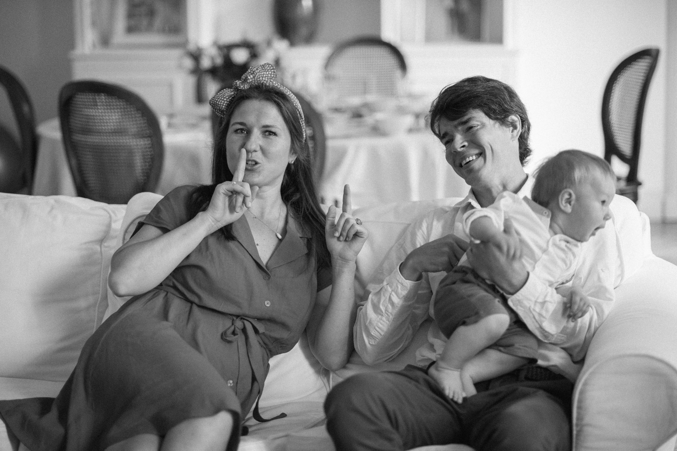 Elegant family moments by the Eiffel tower. Ksenia Marchand/ Lifestyle photographer in Paris