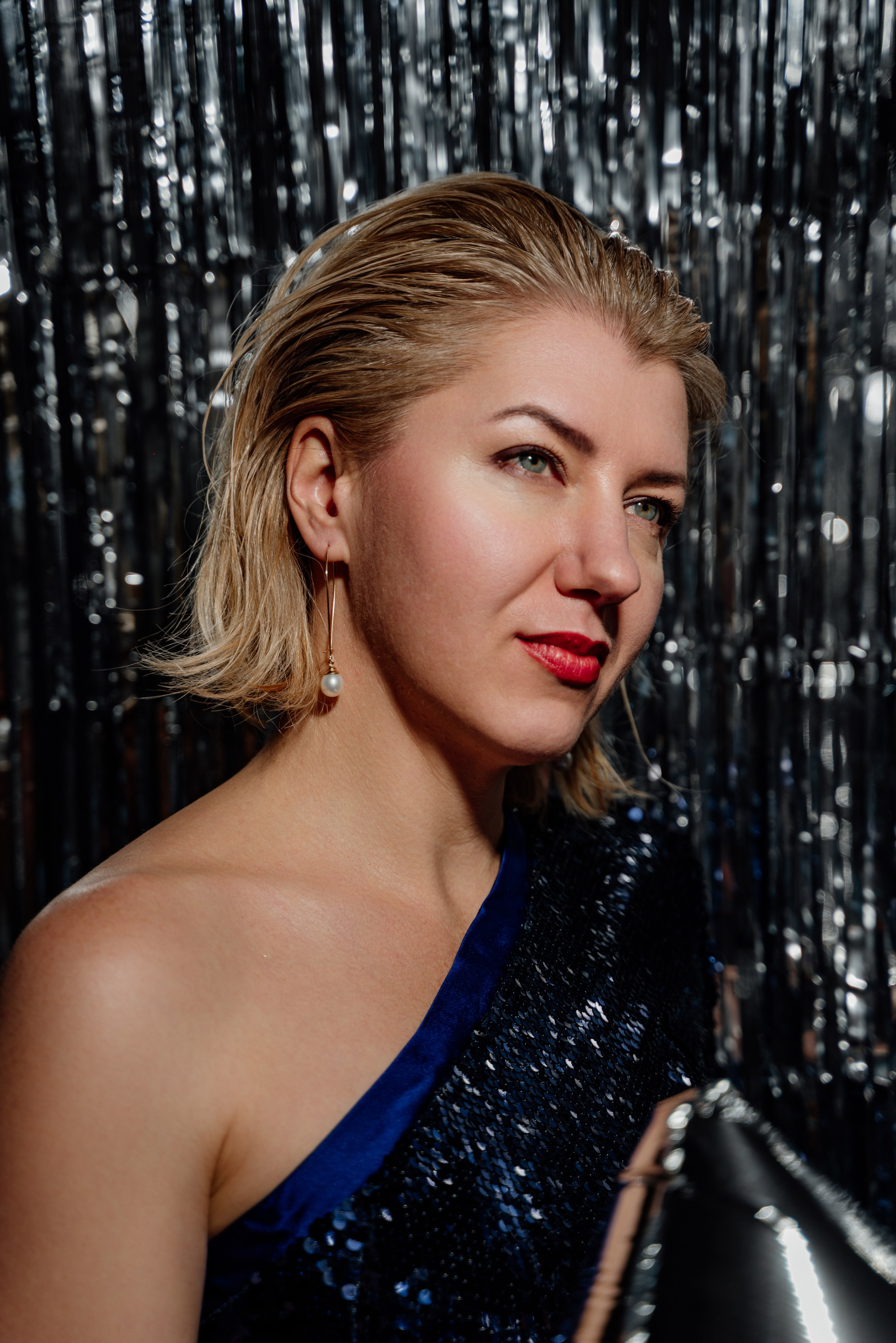 Christmas photo shoot in London, Christmas photo shoot without a Christmas tree, Christmas photo shoot without a Christmas tree, photo shoot with glittery tinsel