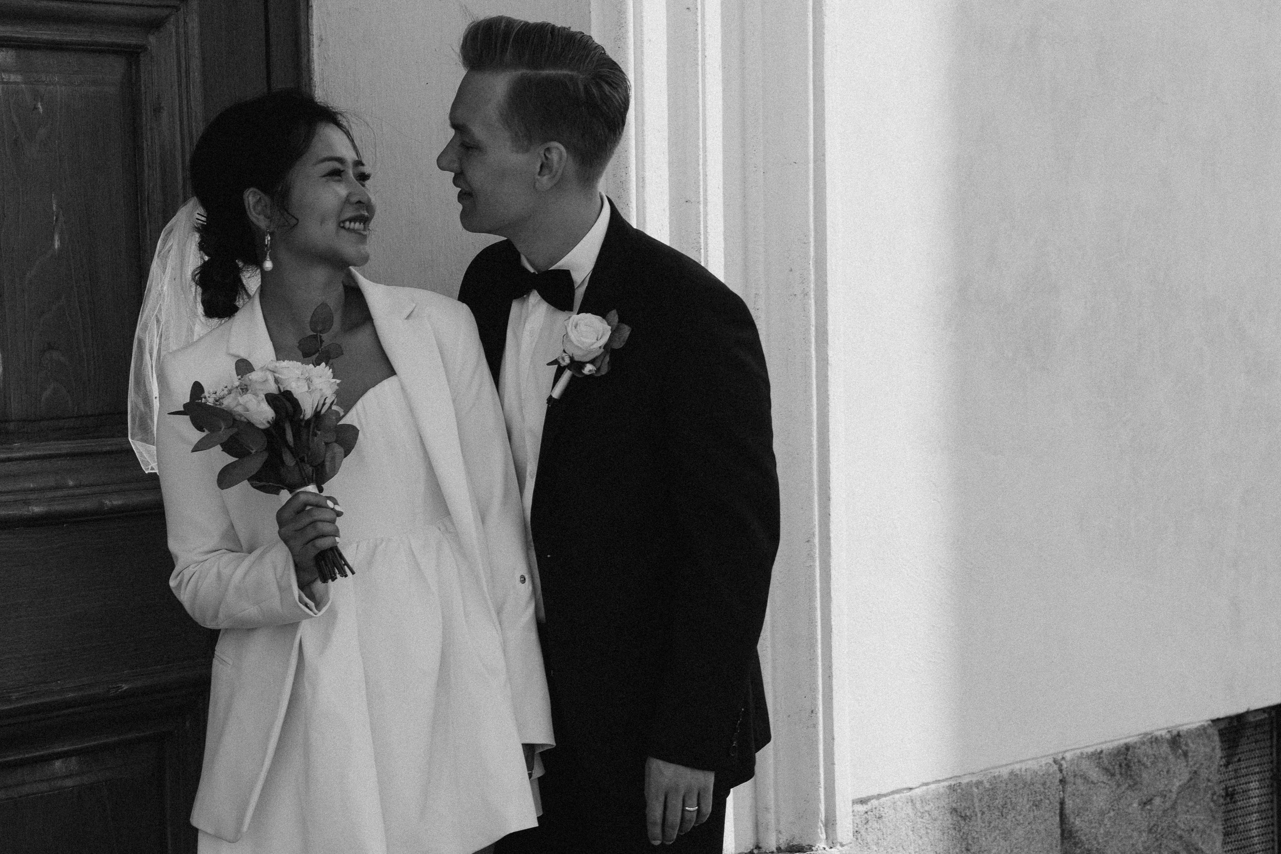 City wedding. Wedding and portrait photographer in Helsinki Vickan O