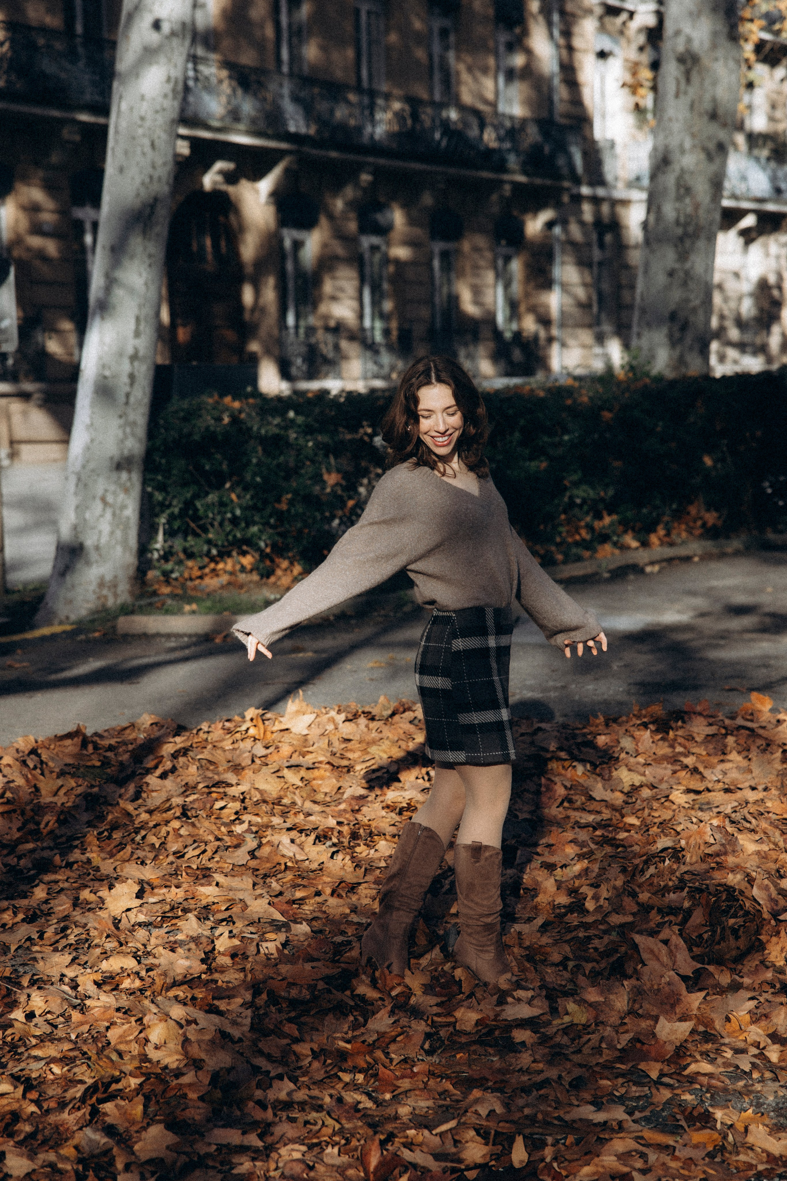 Autumn photoshoot for Elizaveta in Toulouse. Eugenie Smirnova — wedding, corporate and lifestyle photographer in Toulouse and Southwest France