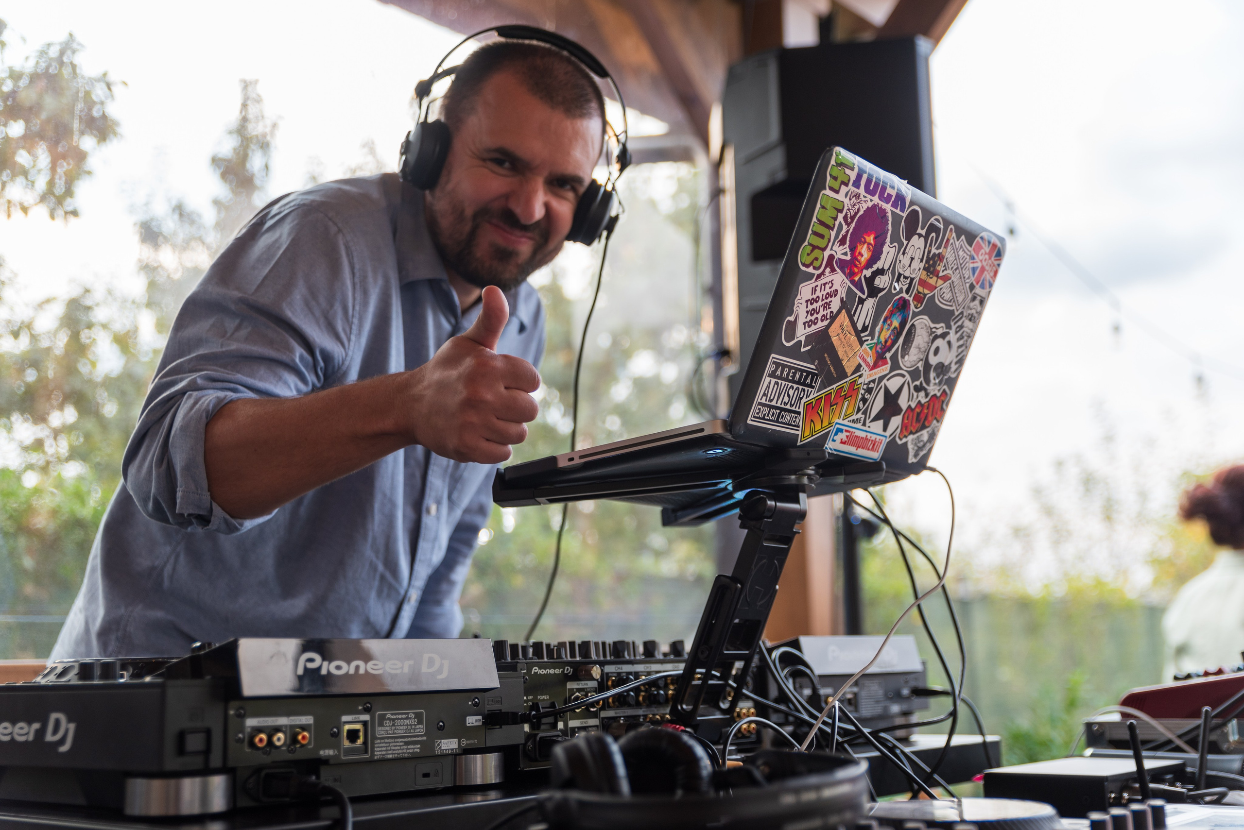 Cât ne costă nunta? Ghid complet pentru viitori miri, cost nunta, ce cheltuieli avem la nunta, cat costa dj, cat costa buchetul de mireasa, cost buchet nasa, cost formatie, cost band, cost saxofon, cost fotograf nunta, cost videograf nunta, cost salon de nunta