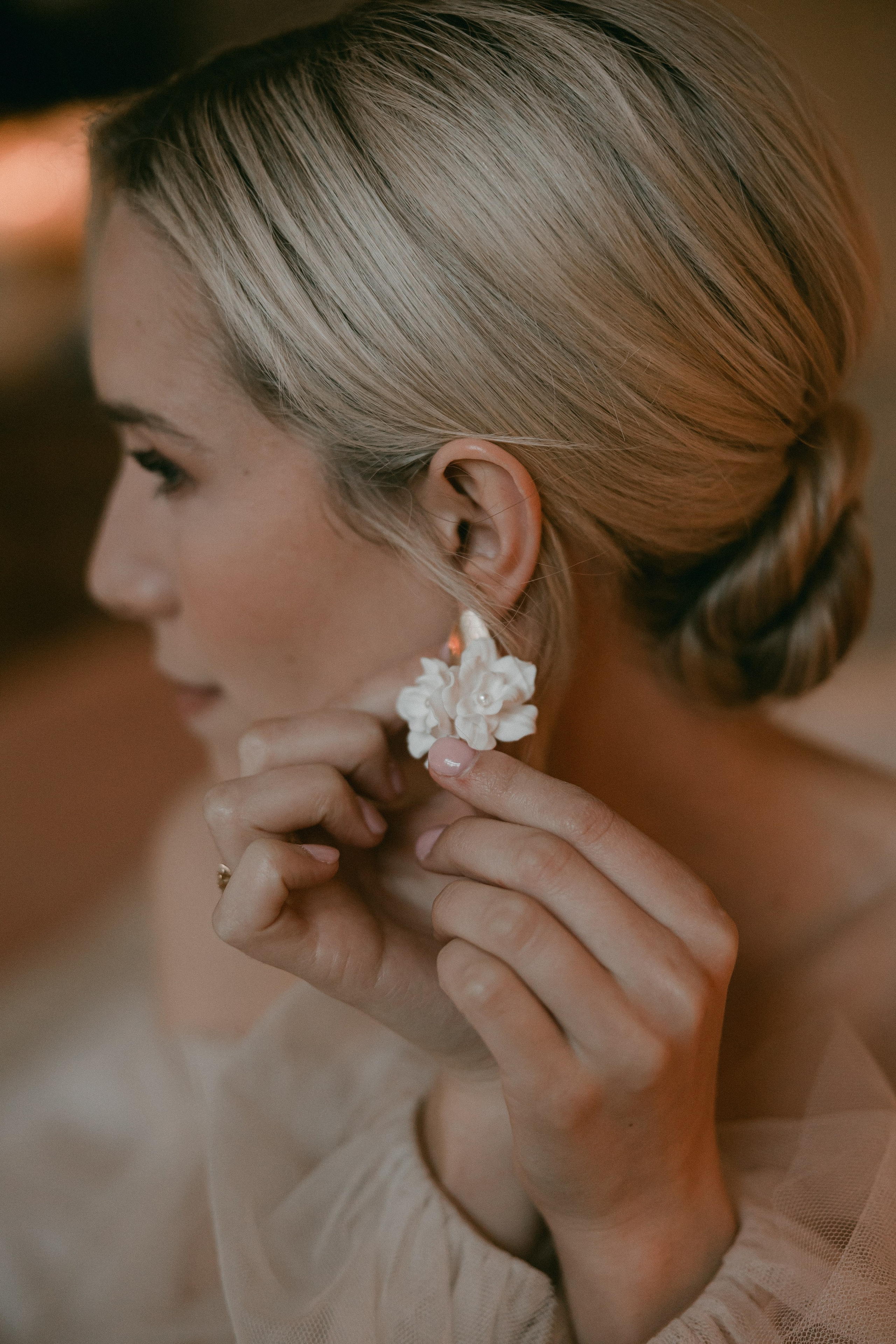 Sarah/ getting ready. Wedding and Family Photographer Switzerland and Italy. Valeria Diaz
