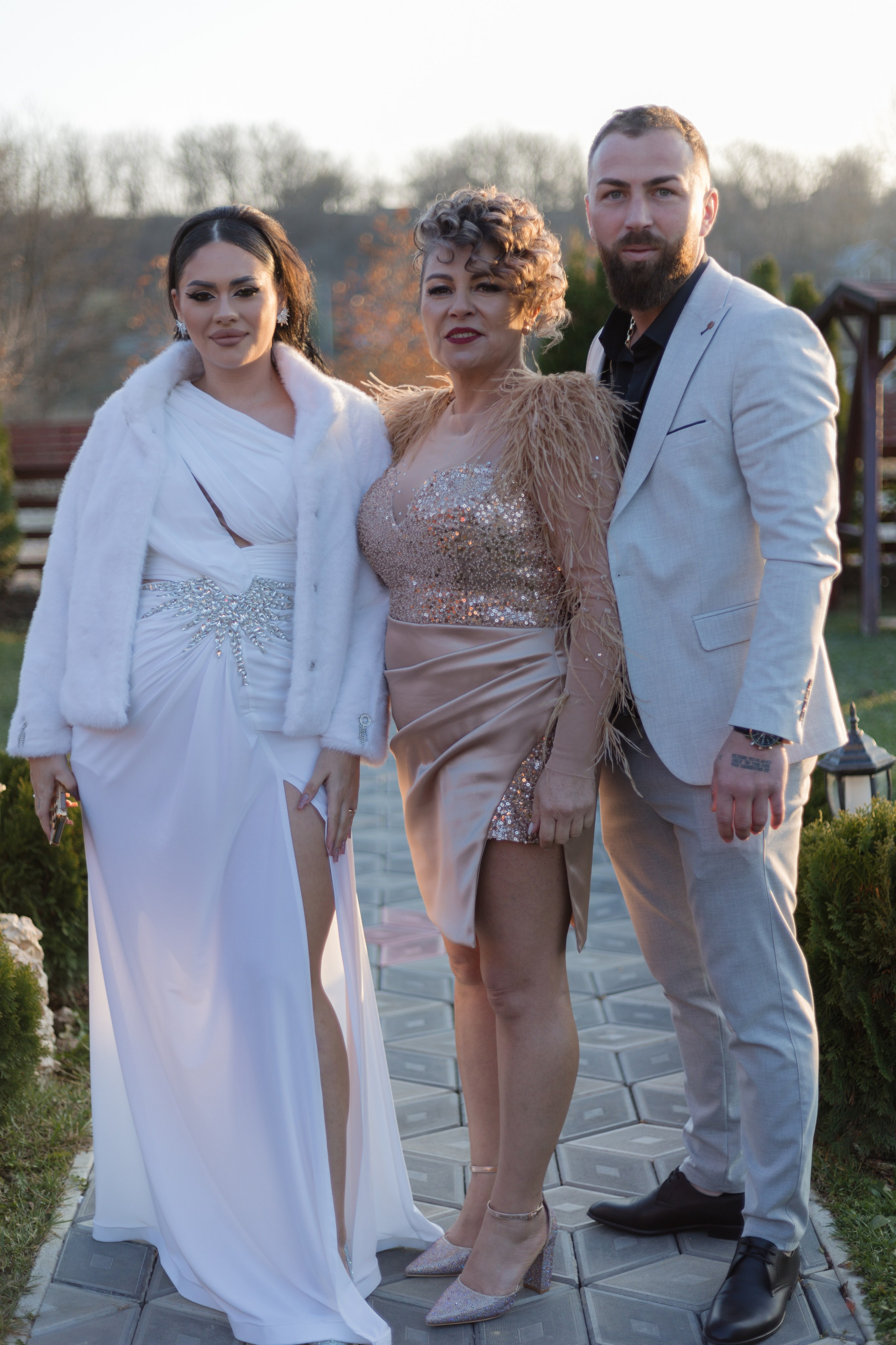 Madalina & Alin. Fotograf si videograf — evenimente si studio