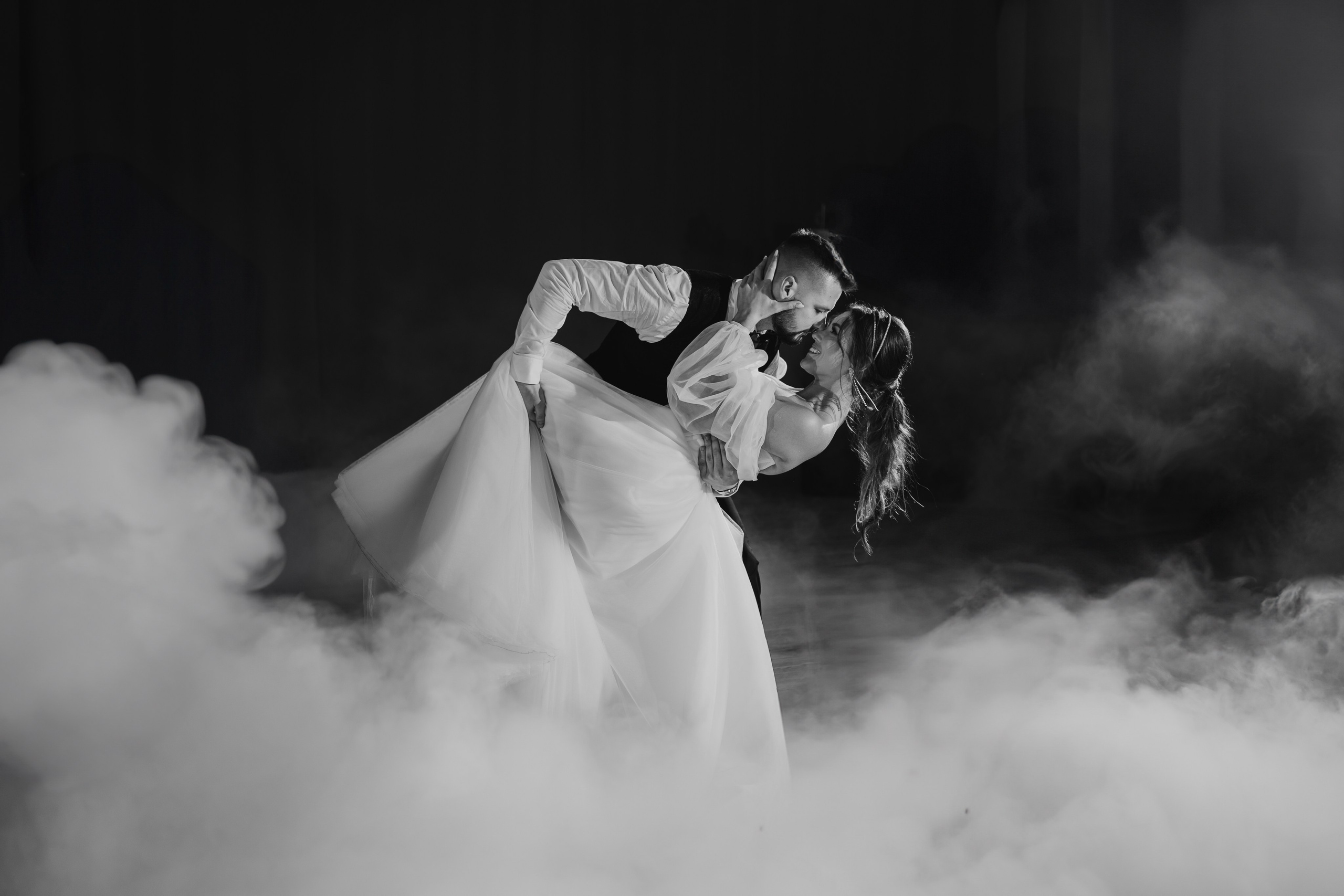 Sala Koralowa w Jaworzu: Opowieść o ślubie Nikoli i Kacpra. Karkowskafoto - fotografia miłości