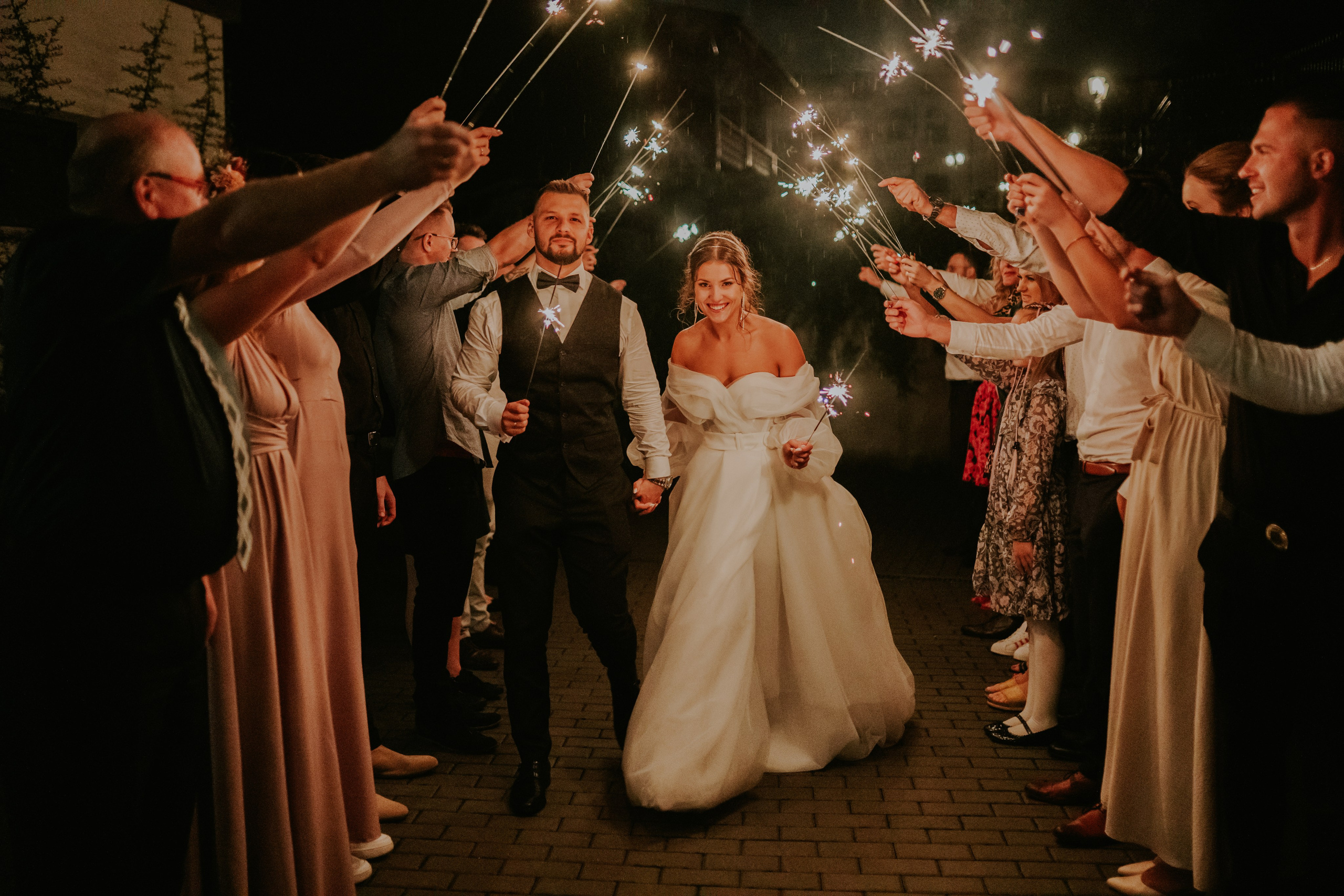 Sala Koralowa w Jaworzu: Opowieść o ślubie Nikoli i Kacpra. Karkowskafoto - fotografia miłości