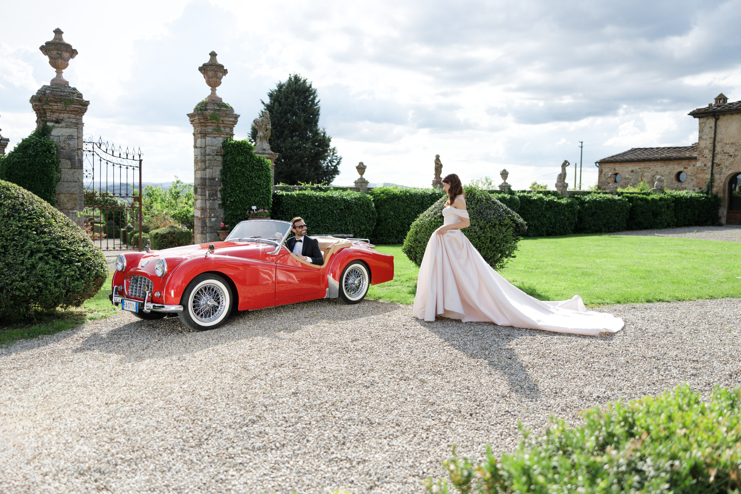 Wedding editorial at Villa di Geggiano, Tuscany, Italy