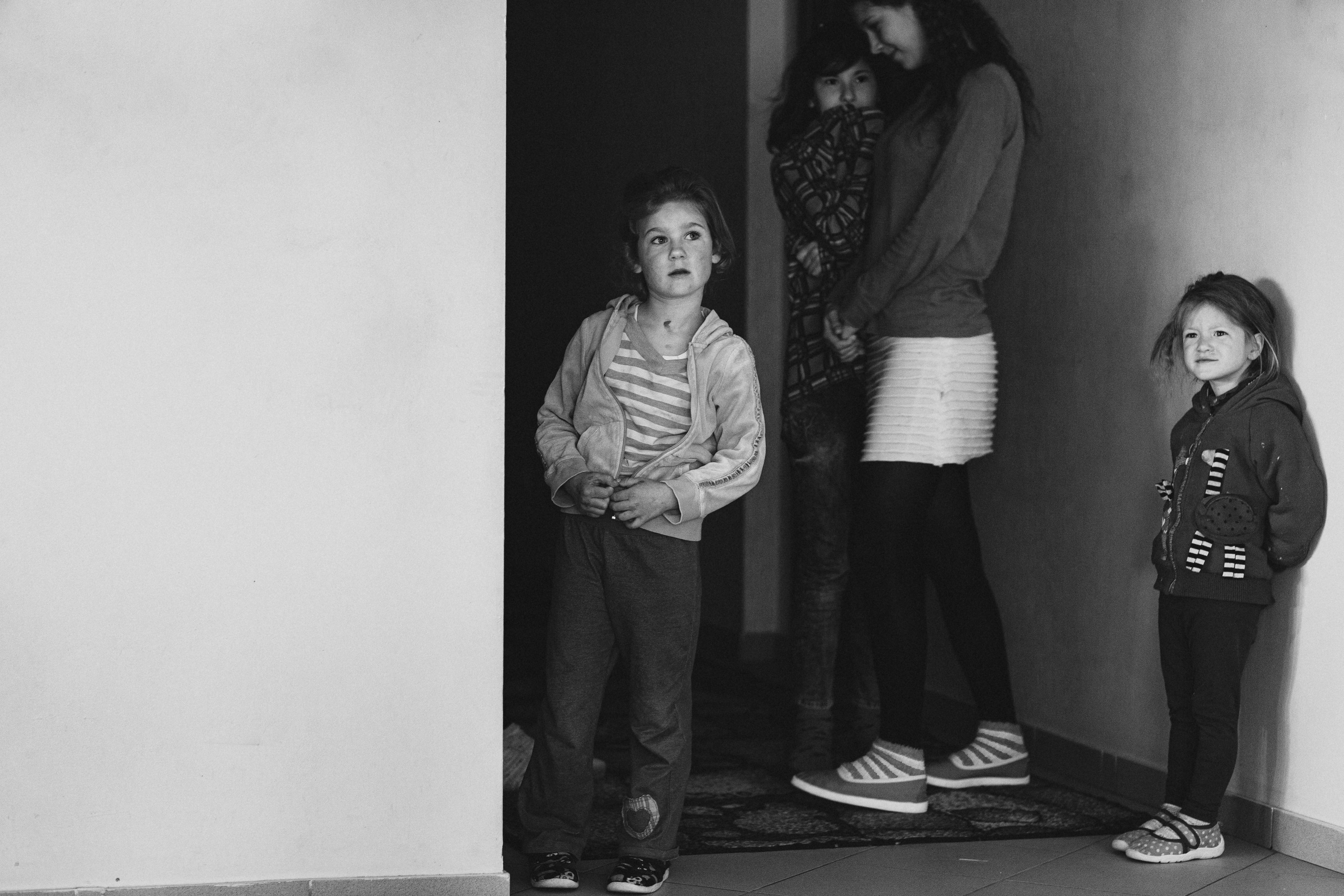 портрет чёрно-белый  социальная фотография четыре девочки Детский дом