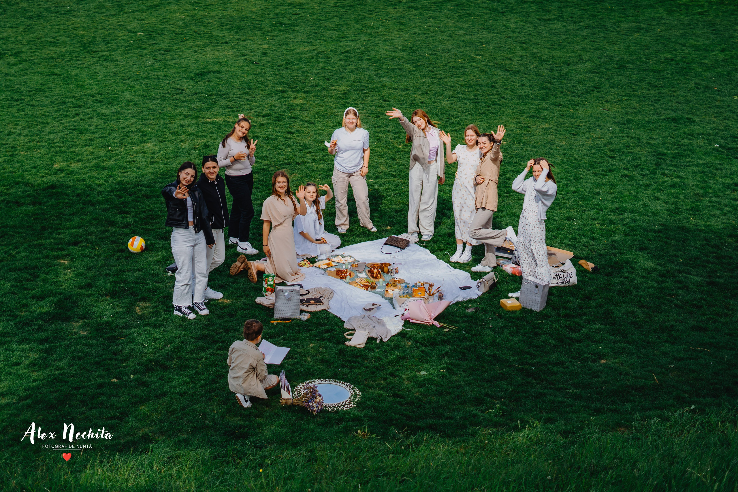 Aniversare în parc. Foto-Video Nunta Iasi, Suceava, Bucuresti / Disponibilitate 2025 — 2026 — 2027
