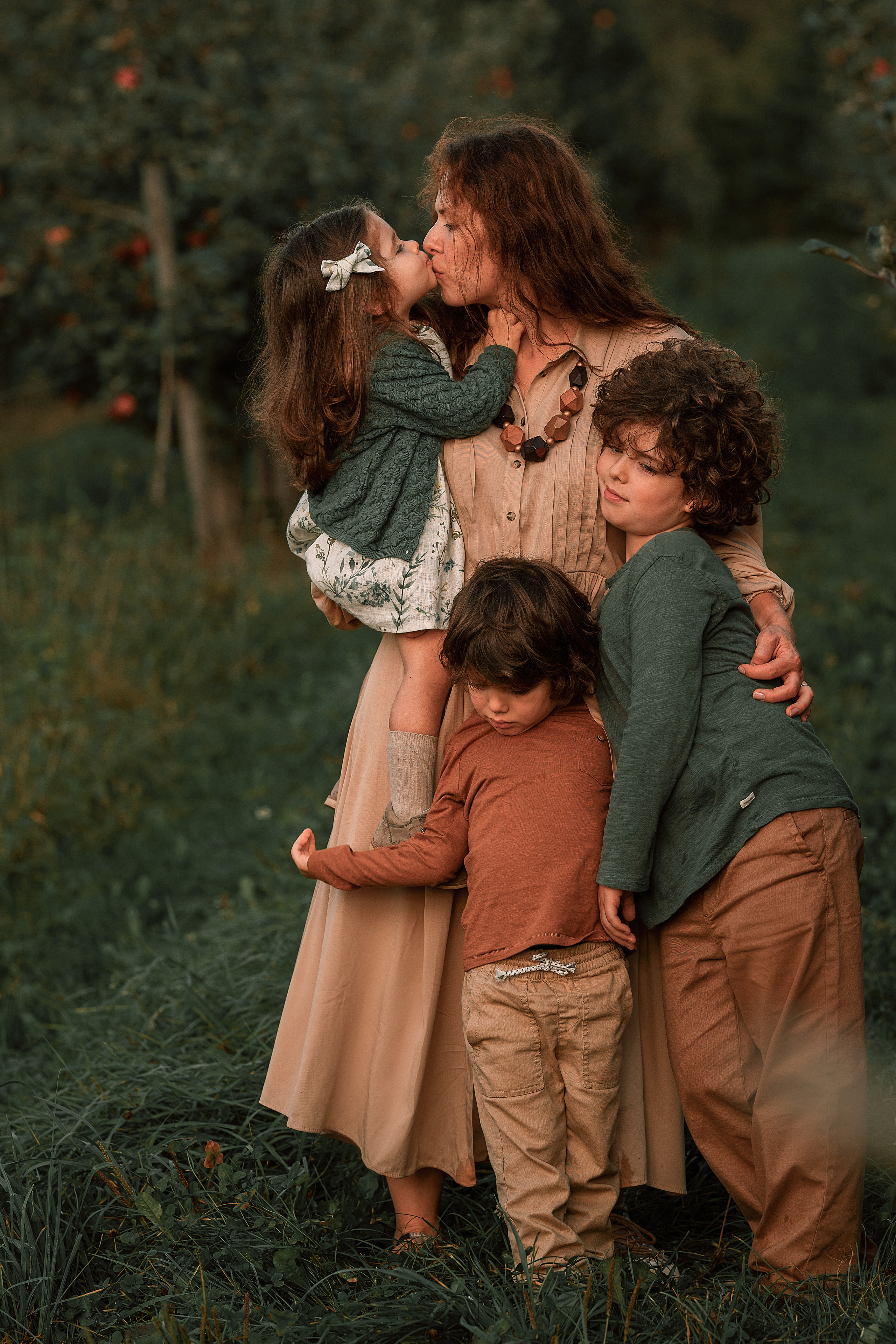 Apple Harvest. Family, Lifestyle and Portrait photograher in Trier, Germany