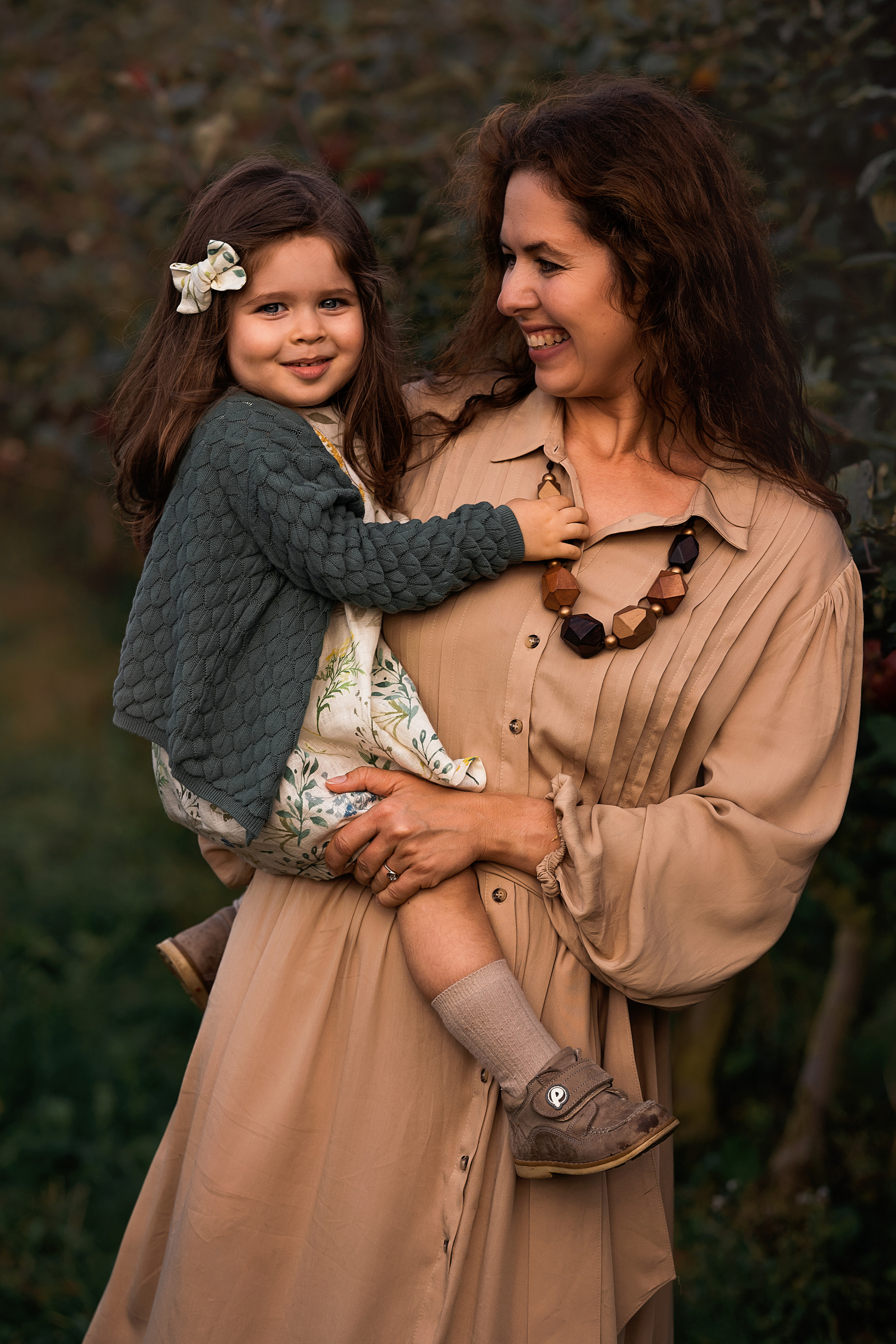 Apple Harvest. Family, Lifestyle and Portrait photograher in Trier, Germany