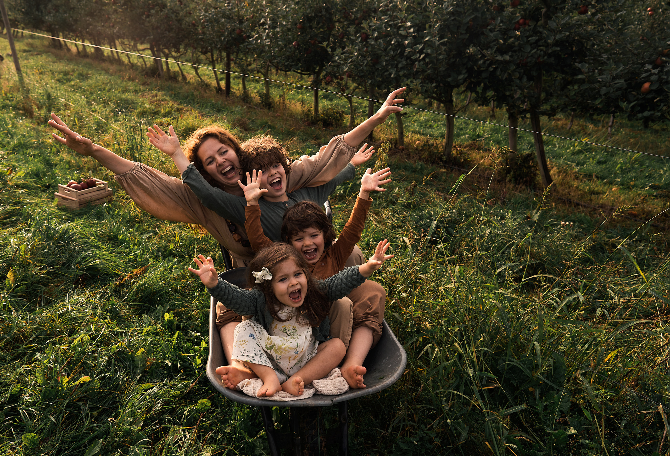 Apple Harvest. Family, Lifestyle and Portrait photograher in Trier, Germany