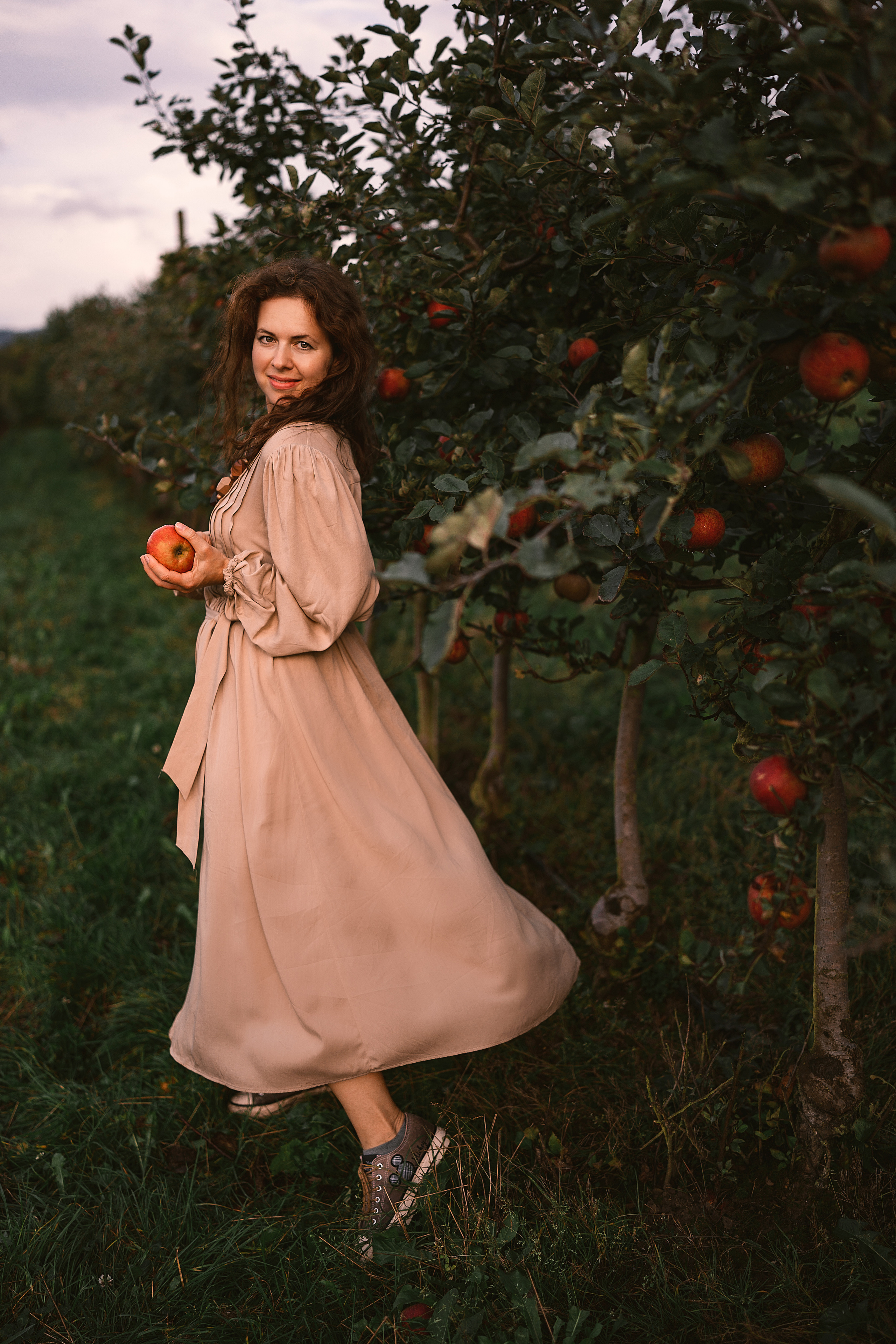 Apple Harvest. Family, Lifestyle and Portrait photograher in Trier, Germany
