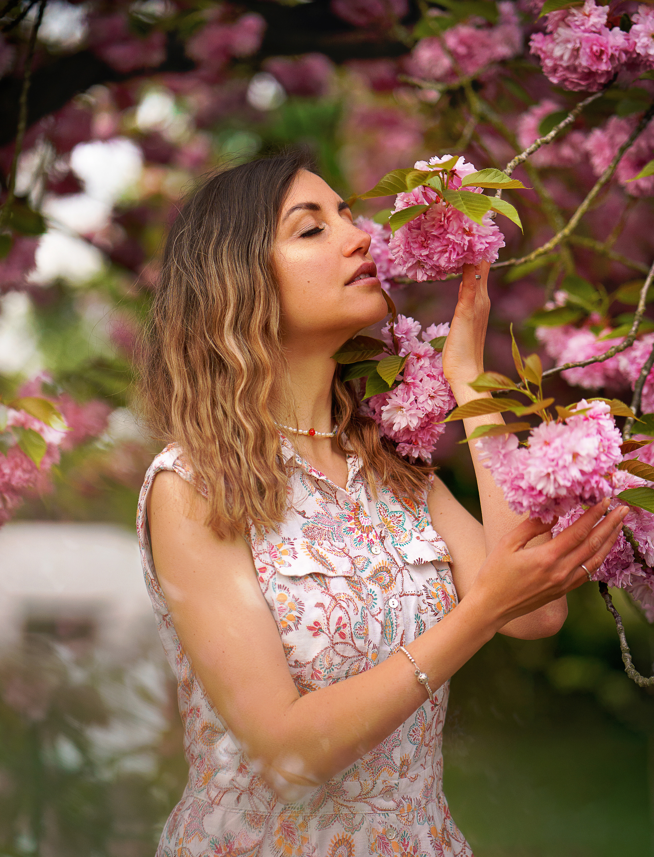 Ольга в цветущей сакуре. Семейный, детский и женский фотограф в Германии, Трире