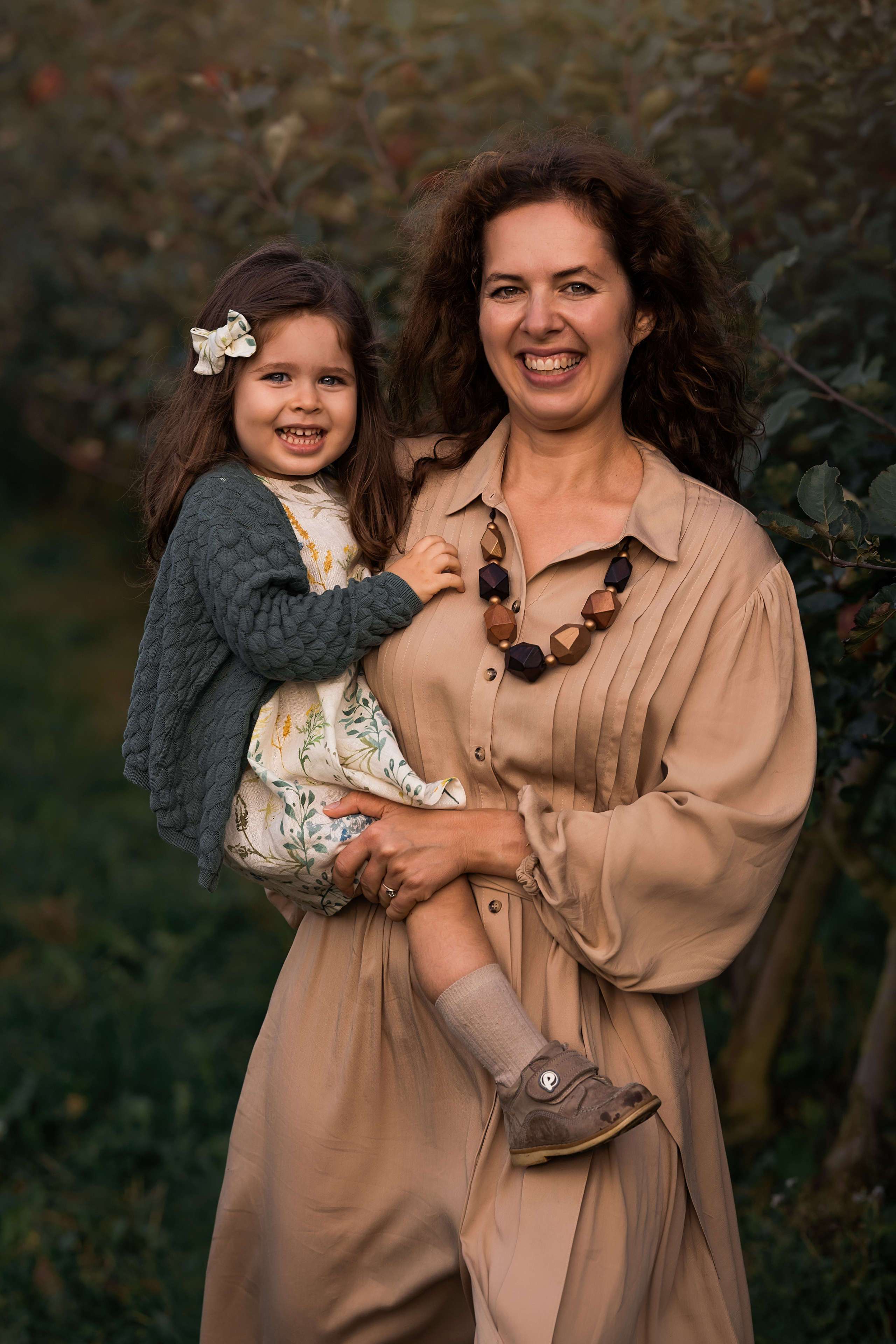 Apple Harvest. Family, Lifestyle and Portrait photograher in Trier, Germany