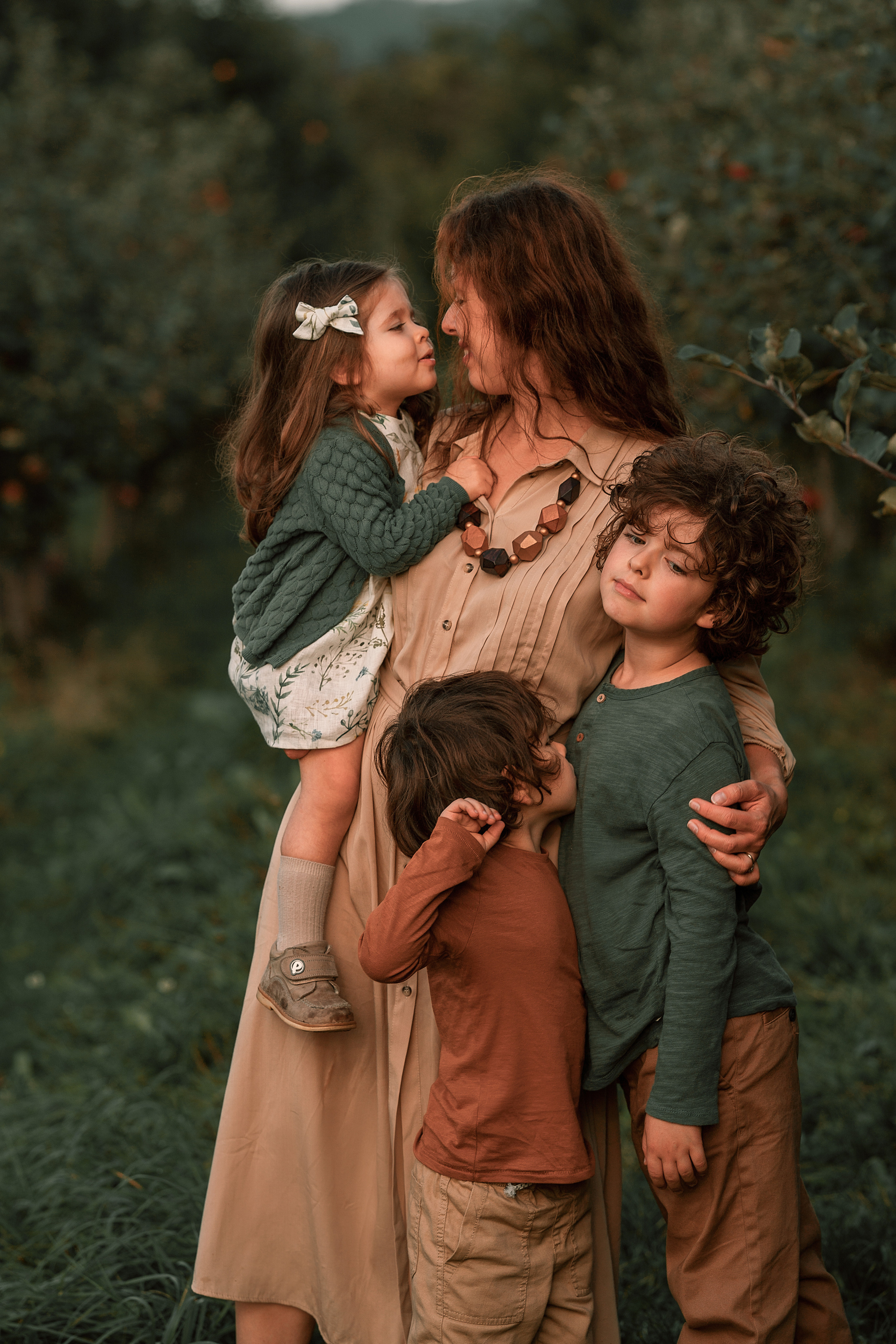 Apple Harvest. Family, Lifestyle and Portrait photograher in Trier, Germany