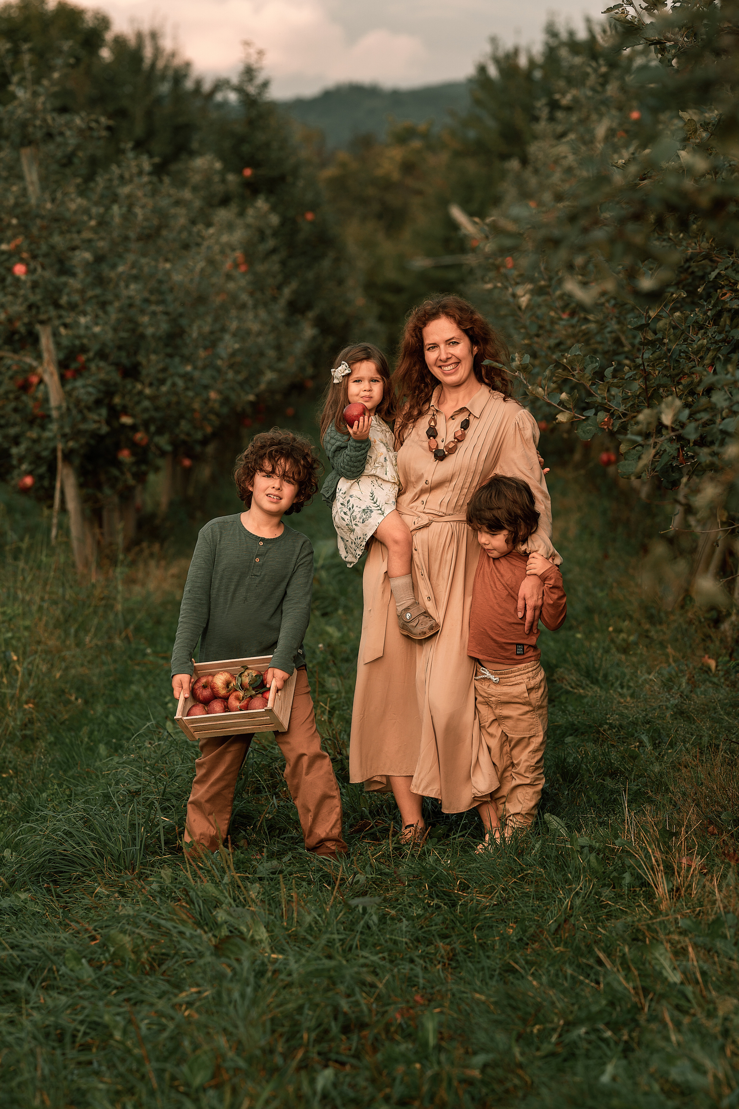 Apple Harvest. Family, Lifestyle and Portrait photograher in Trier, Germany
