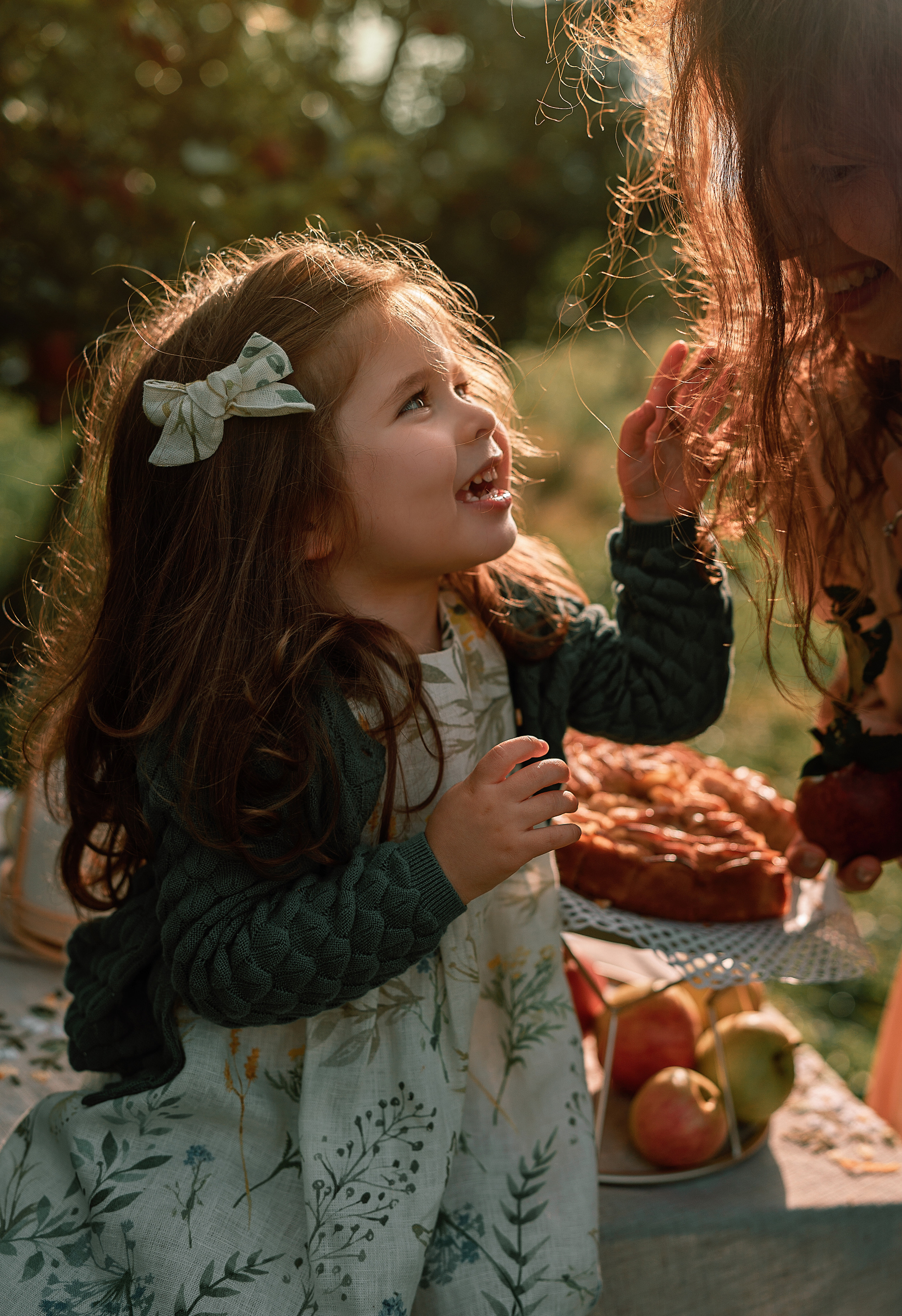 Apple Harvest. Family, Lifestyle and Portrait photograher in Trier, Germany