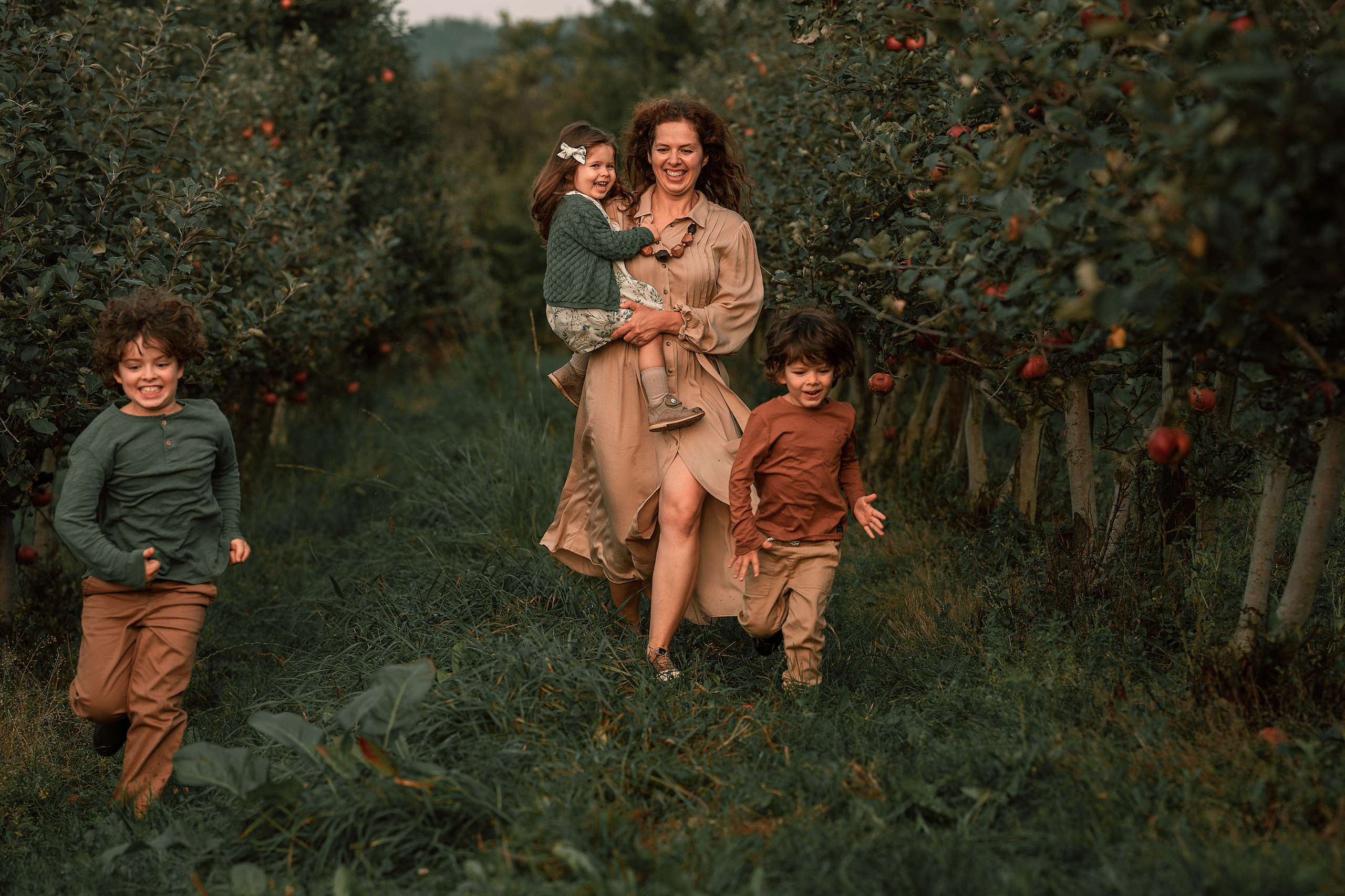 Apple Harvest. Family, Lifestyle and Portrait photograher in Trier, Germany
