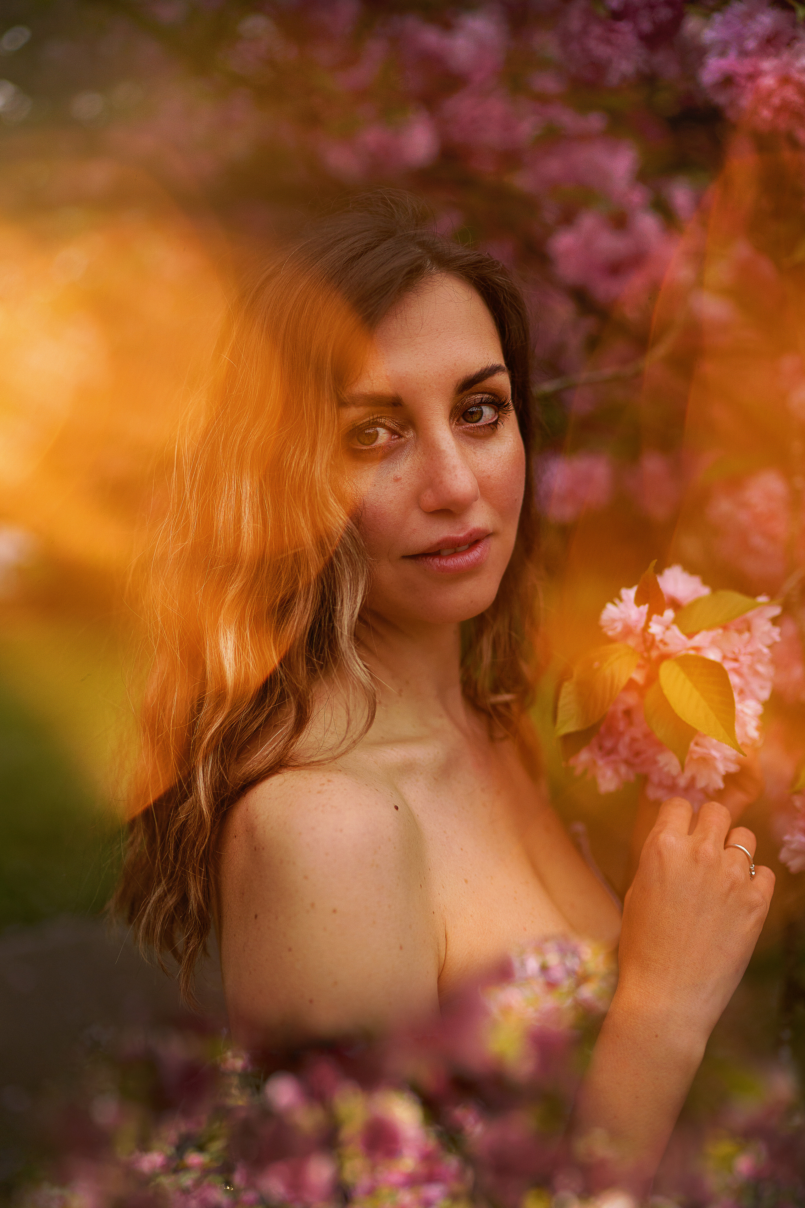 Ольга в цветущей сакуре. Семейный, детский и женский фотограф в Германии, Трире