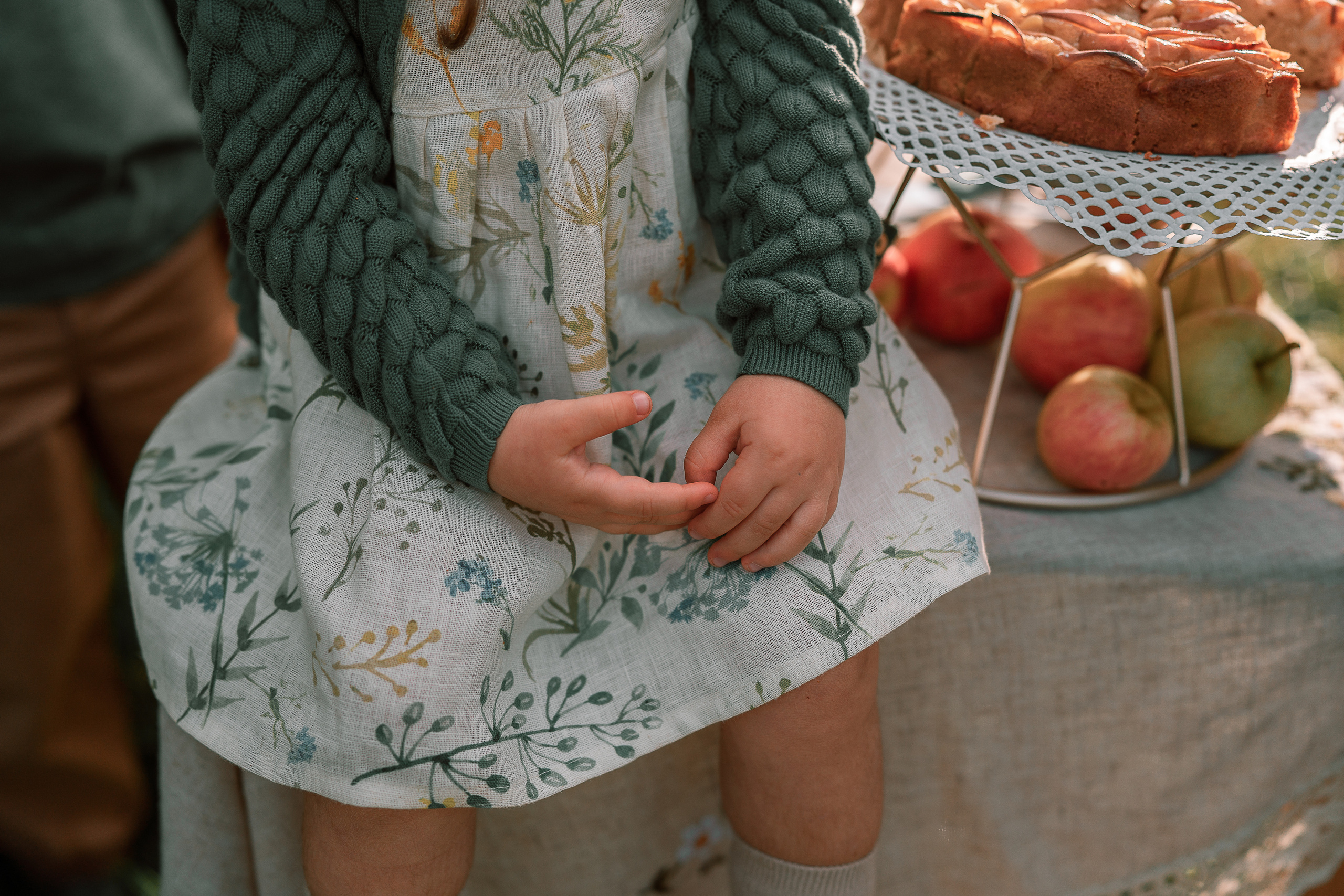 Apple Harvest. Family, Lifestyle and Portrait photograher in Trier, Germany