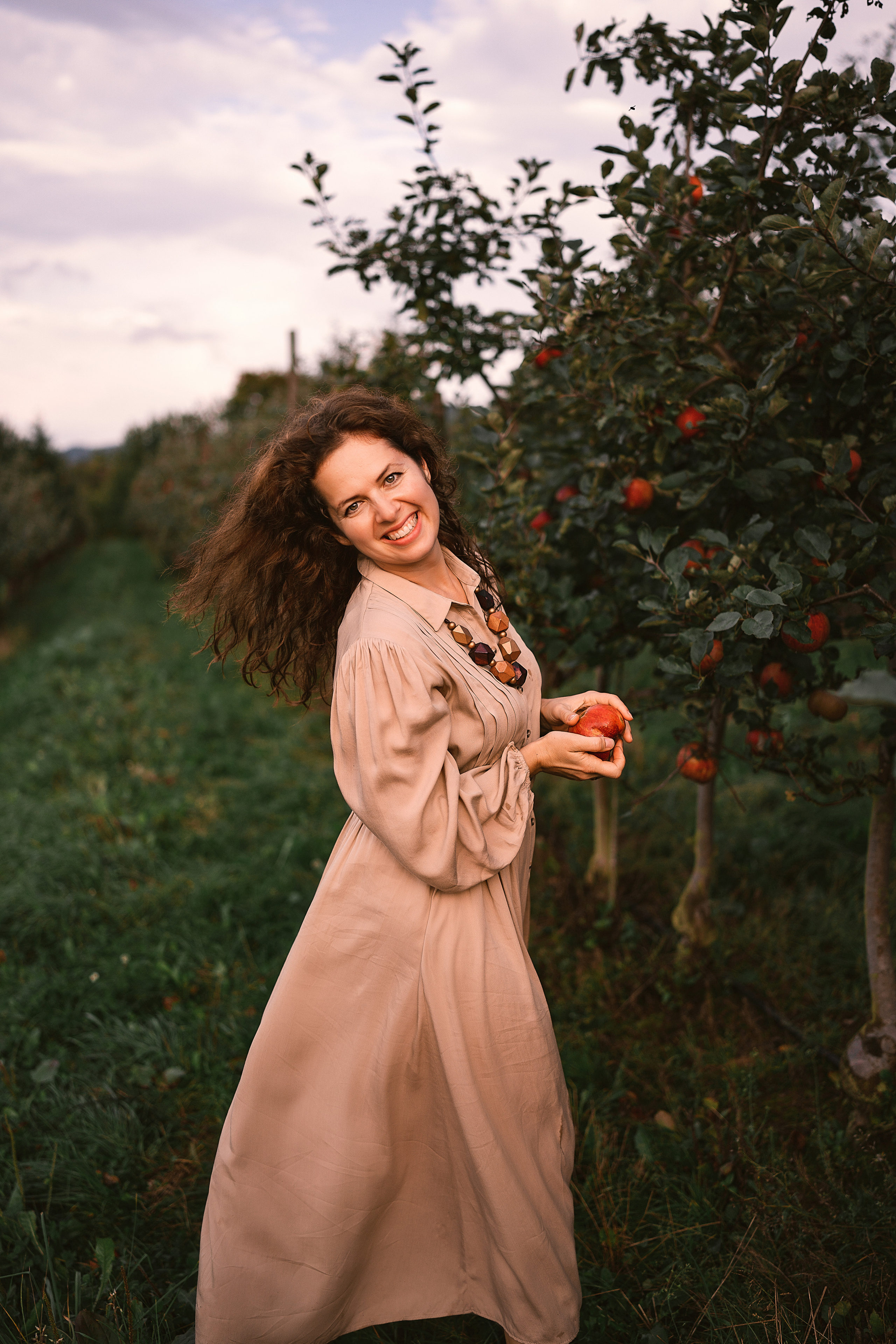 Apple Harvest. Family, Lifestyle and Portrait photograher in Trier, Germany