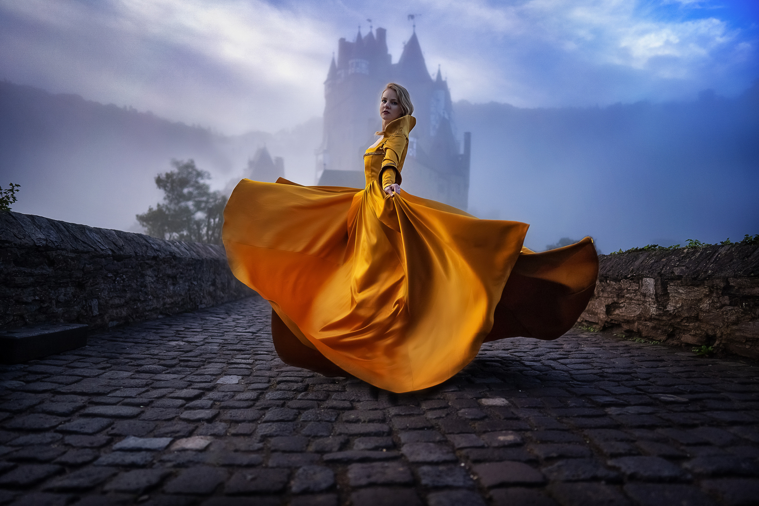 Fairytail shooting in the castle. Family, Lifestyle and Portrait photograher in Trier, Germany