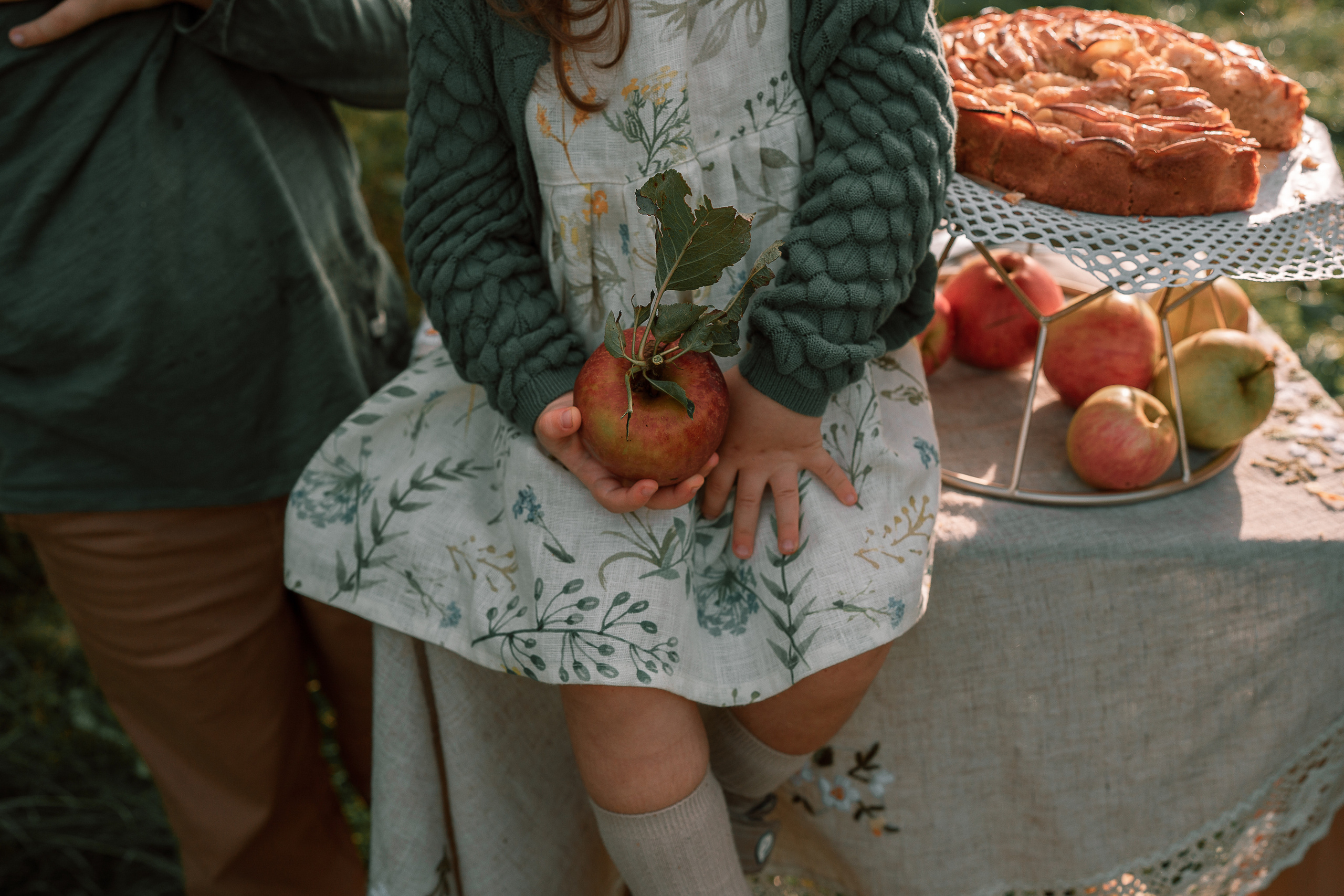 Apple Harvest. Family, Lifestyle and Portrait photograher in Trier, Germany