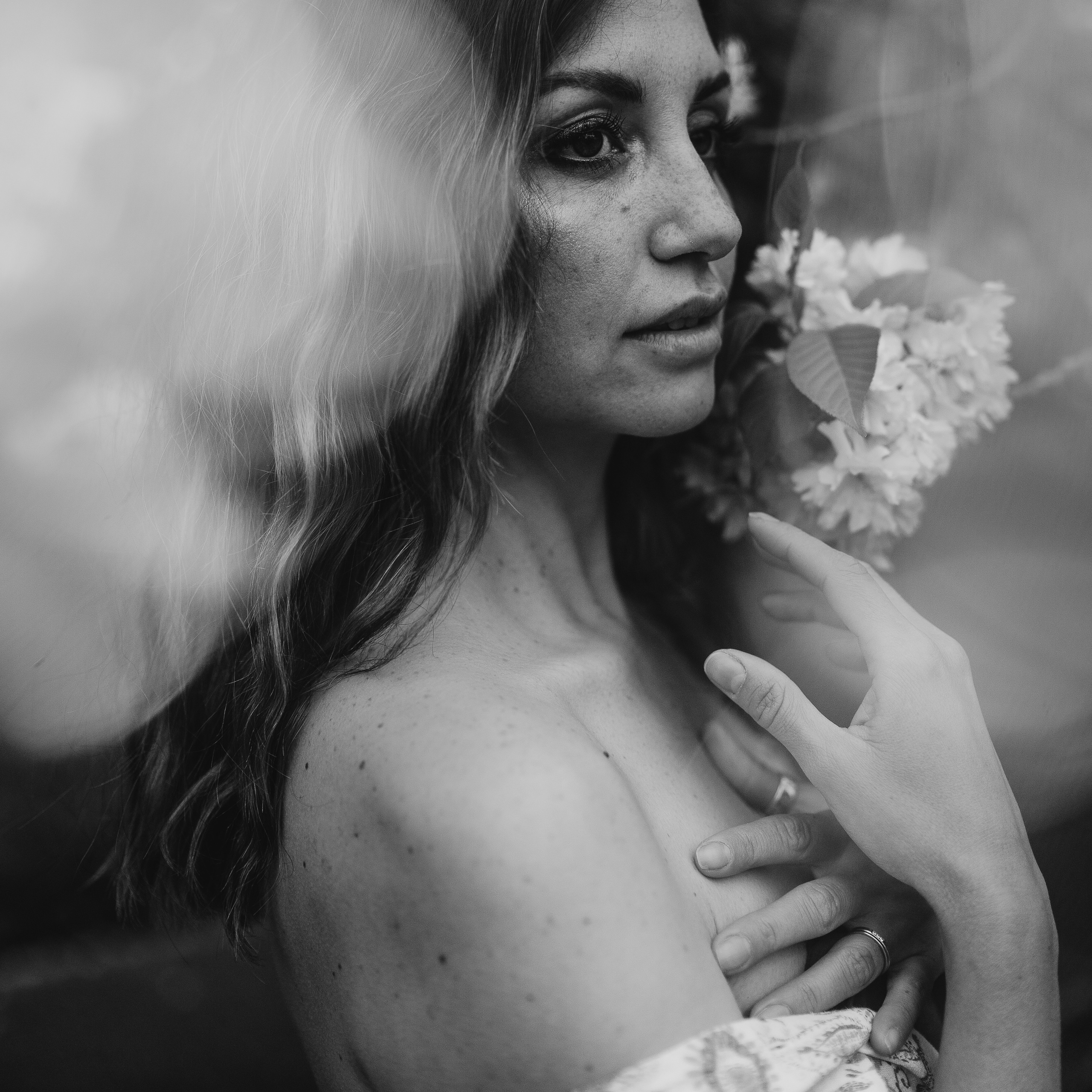 Ольга в цветущей сакуре. Семейный, детский и женский фотограф в Германии, Трире