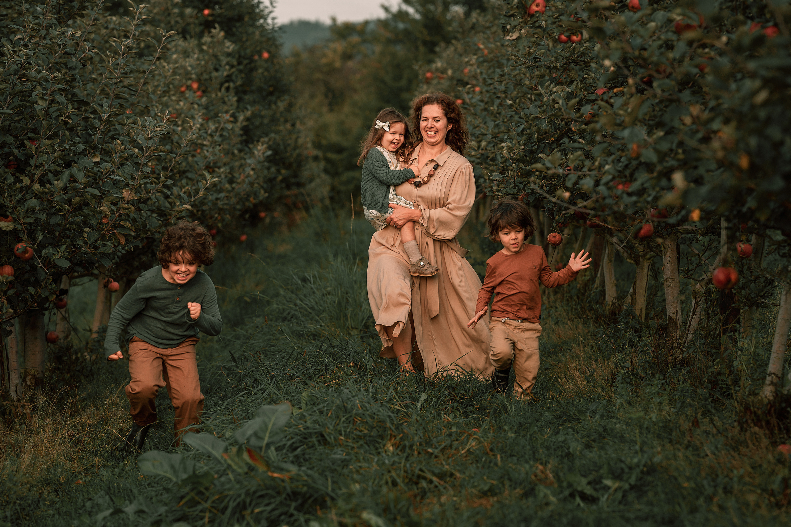 Apple Harvest. Family, Lifestyle and Portrait photograher in Trier, Germany
